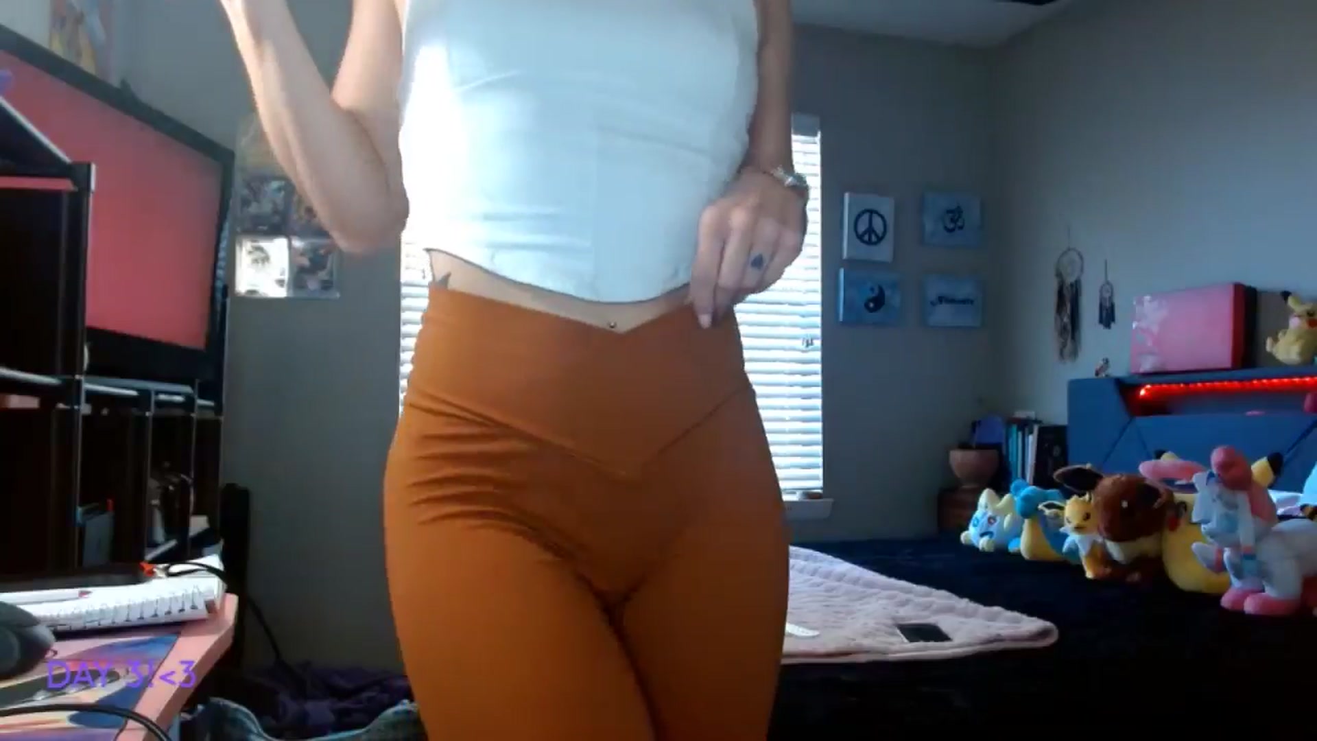 Gallery image thumbnail from BellaSkye's myfreecams stream on, 12/04/2024, 17:30 image 5 of 20