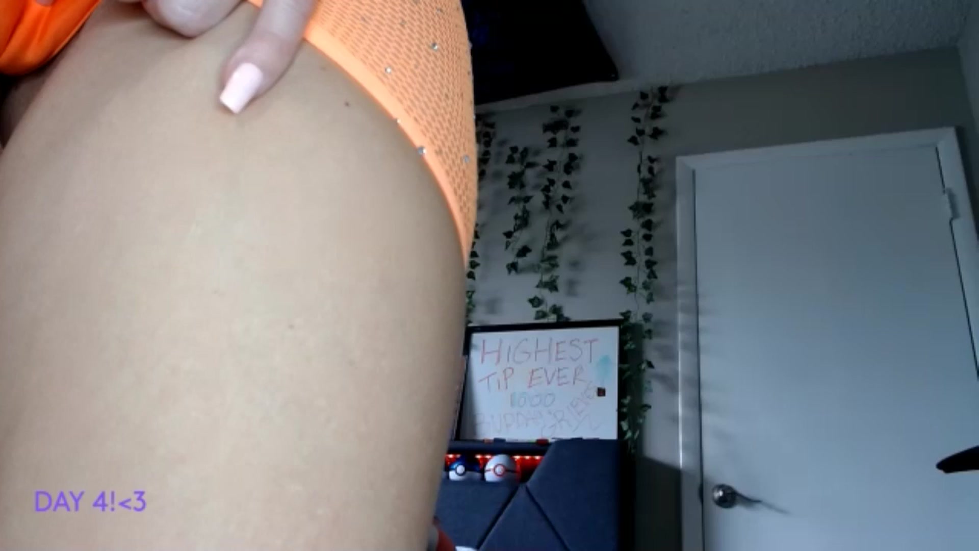 Gallery image thumbnail from BellaSkye's myfreecams stream on, 12/05/2024, 16:06 image 17 of 20