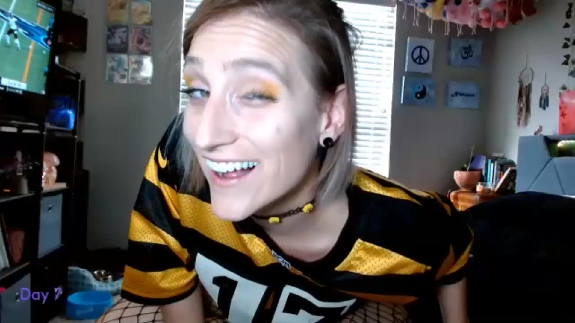 Gallery image thumbnail from BellaSkye's myfreecams stream on, 12/08/2024, 19:19 image 1 of 20