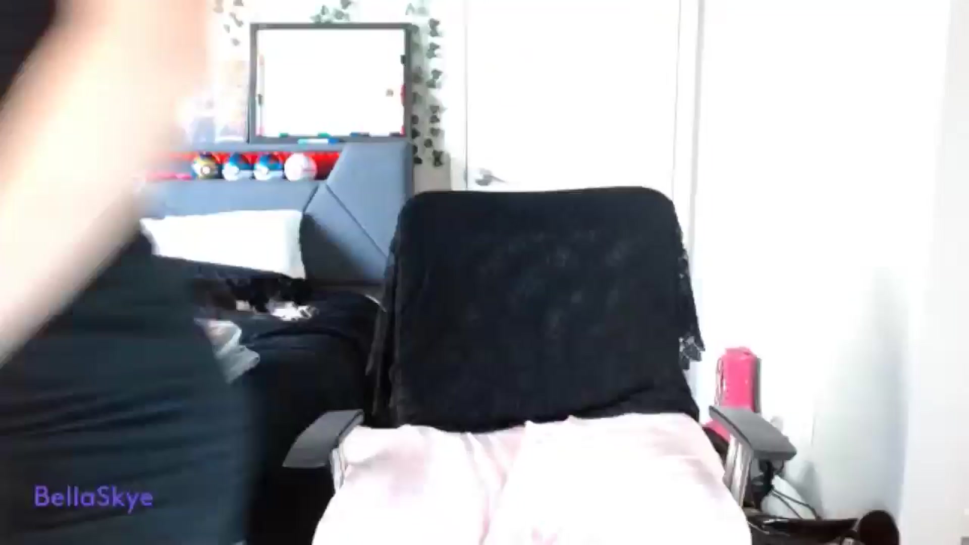 Gallery image thumbnail from BellaSkye's myfreecams stream on, 12/10/2024, 15:46 image 4 of 20
