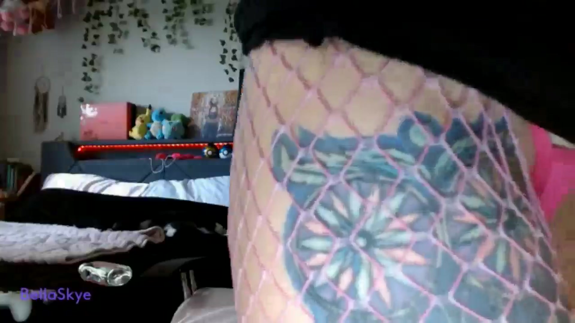 Gallery image thumbnail from BellaSkye's myfreecams stream on, 12/10/2024, 15:46 image 15 of 20
