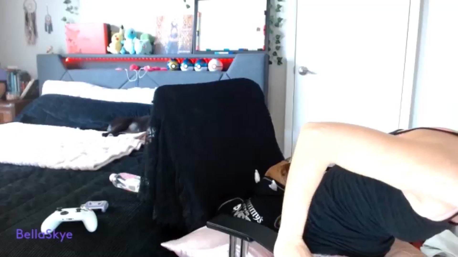 Gallery image thumbnail from BellaSkye's myfreecams stream on, 12/10/2024, 15:46 image 16 of 20
