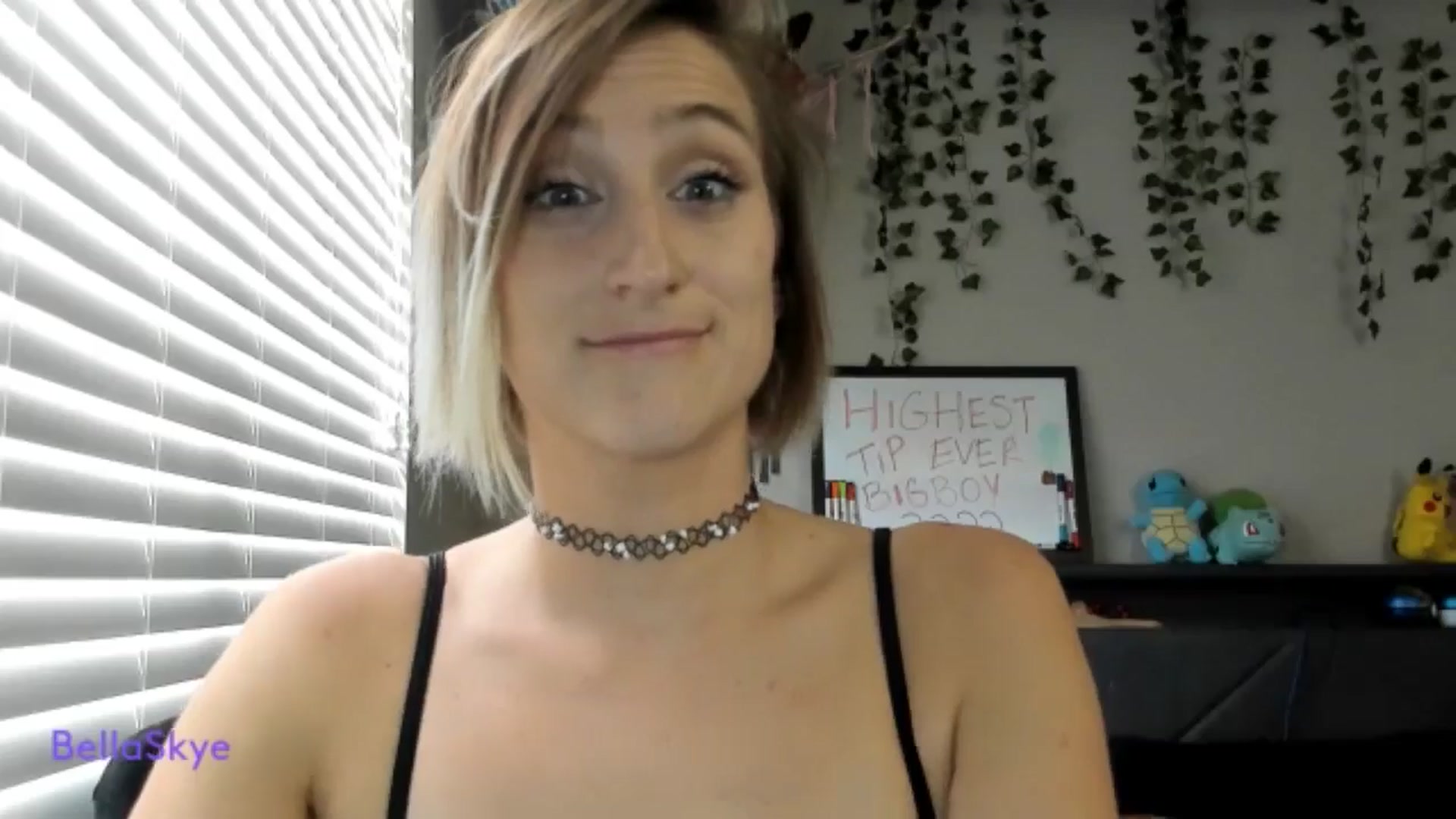 Gallery image thumbnail from BellaSkye's myfreecams stream on, 12/19/2024, 17:13 image 18 of 20