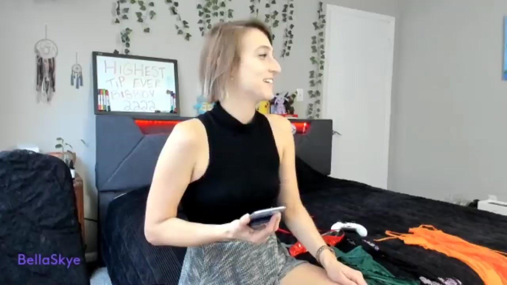 Gallery image thumbnail from BellaSkye's myfreecams stream on, 12/20/2024, 15:22 image 2 of 20