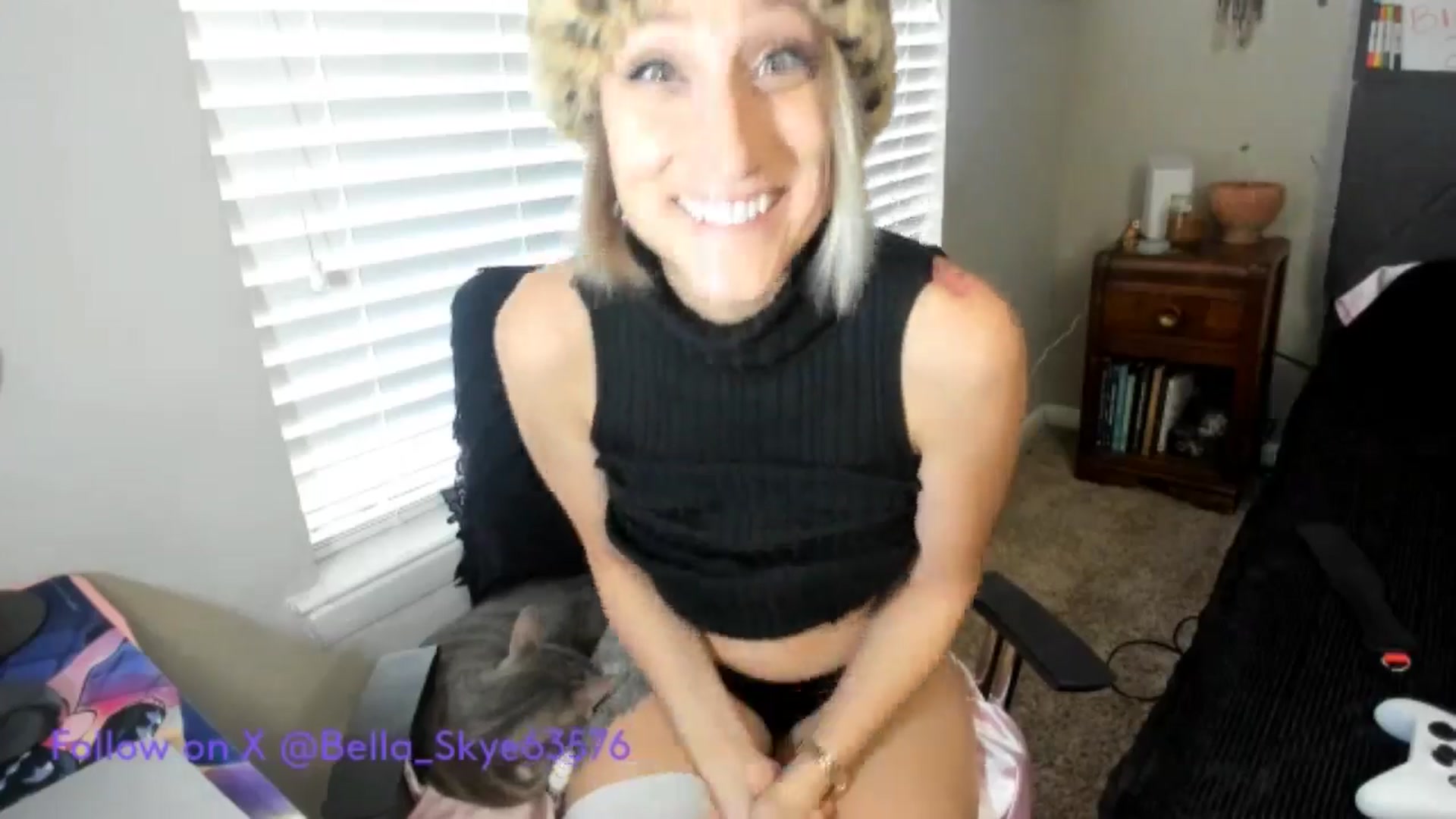 Gallery image thumbnail from BellaSkye's myfreecams stream on, 12/21/2024, 18:21 image 13 of 20