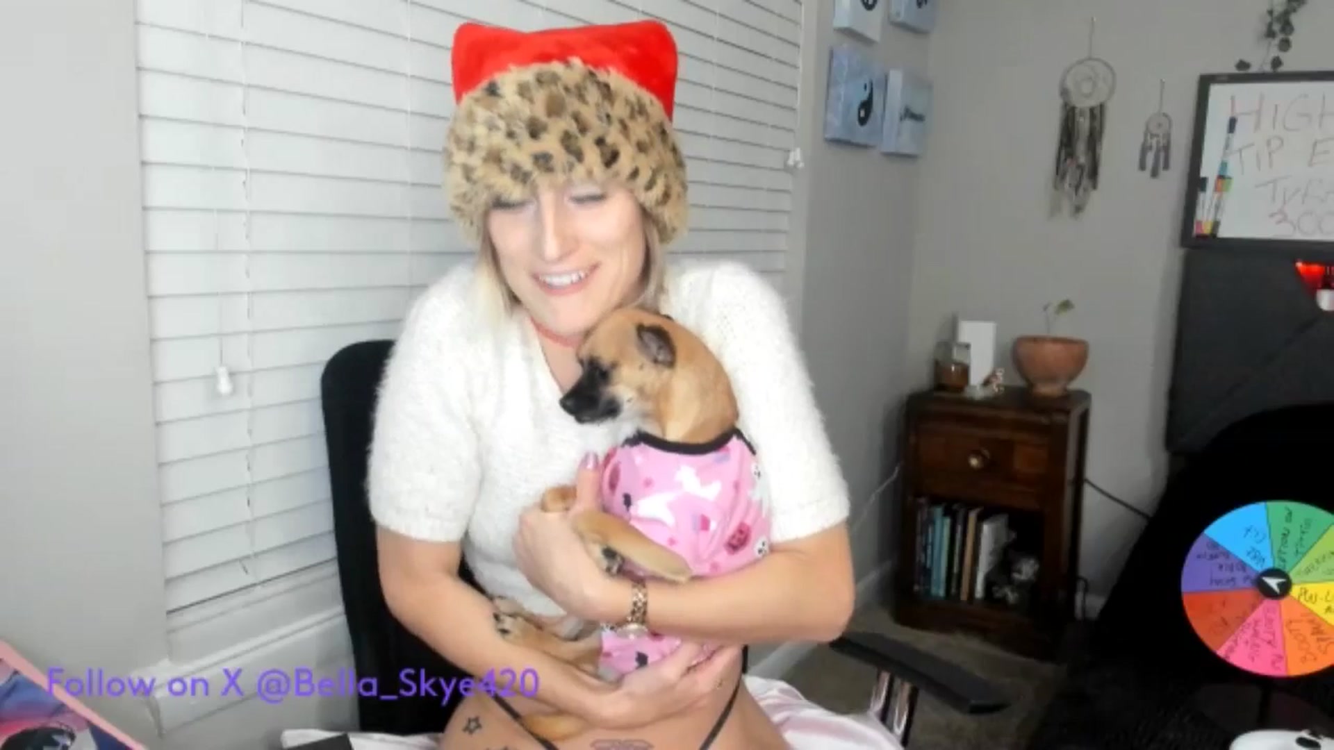 Gallery image thumbnail from BellaSkye's myfreecams stream on, 12/24/2024, 01:25 image 13 of 20