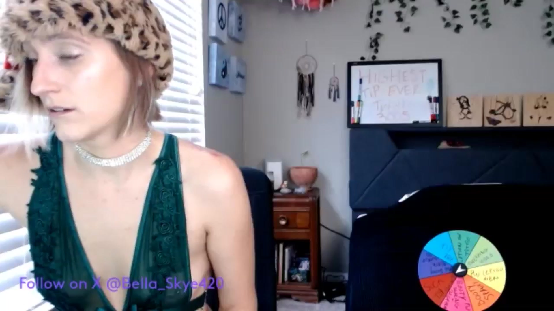 Gallery image thumbnail from BellaSkye's myfreecams stream on, 12/24/2024, 16:15 image 17 of 20