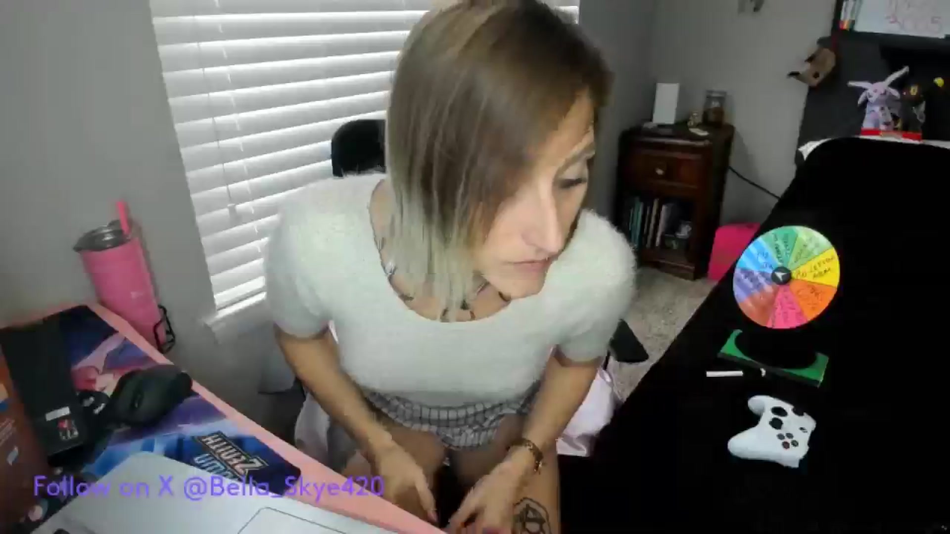 Gallery image thumbnail from BellaSkye's myfreecams stream on, 12/27/2024, 16:30 image 6 of 20