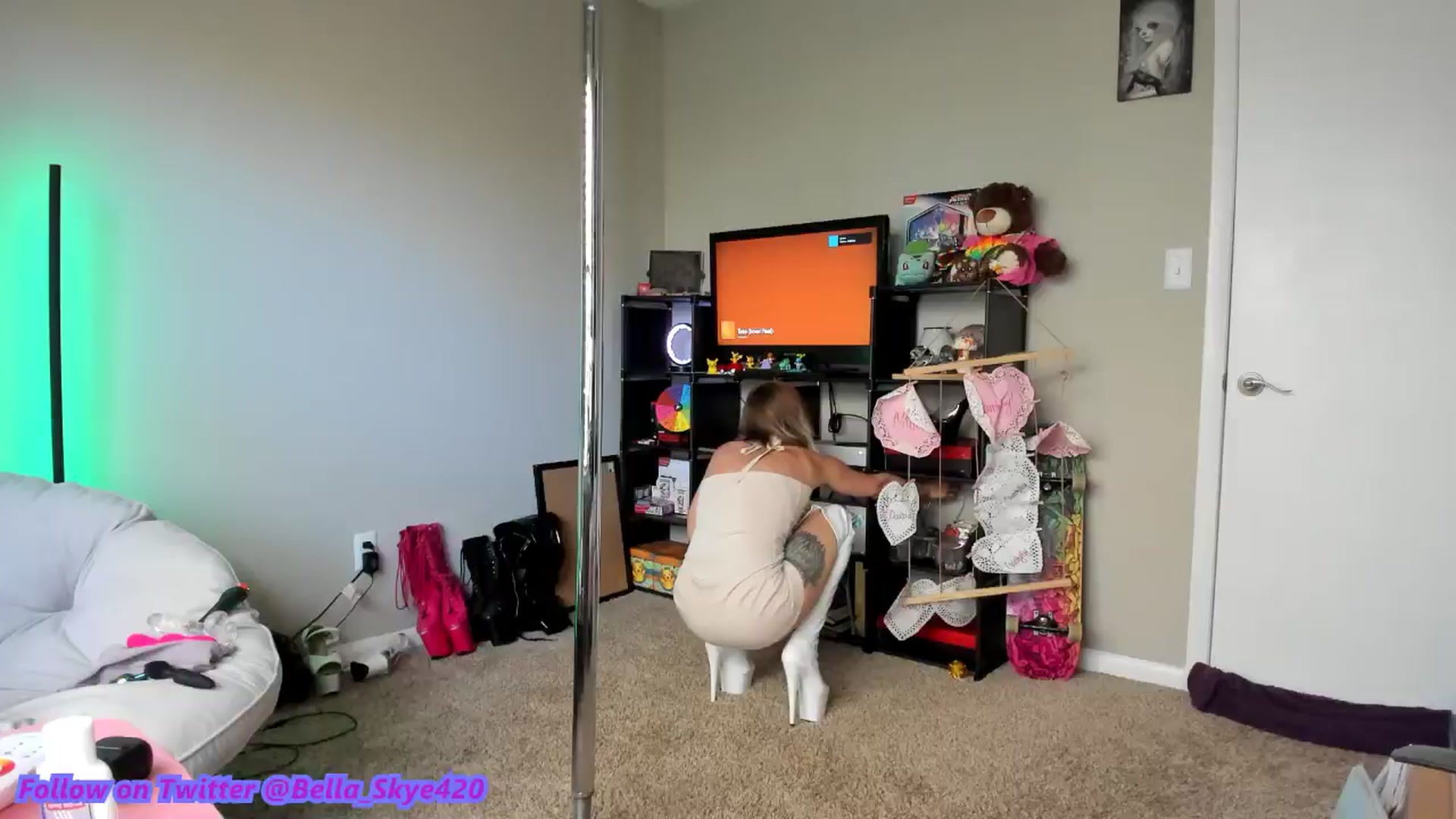Gallery image thumbnail from BellaSkye's myfreecams stream on, 02/18/2025, 14:49 image 14 of 20