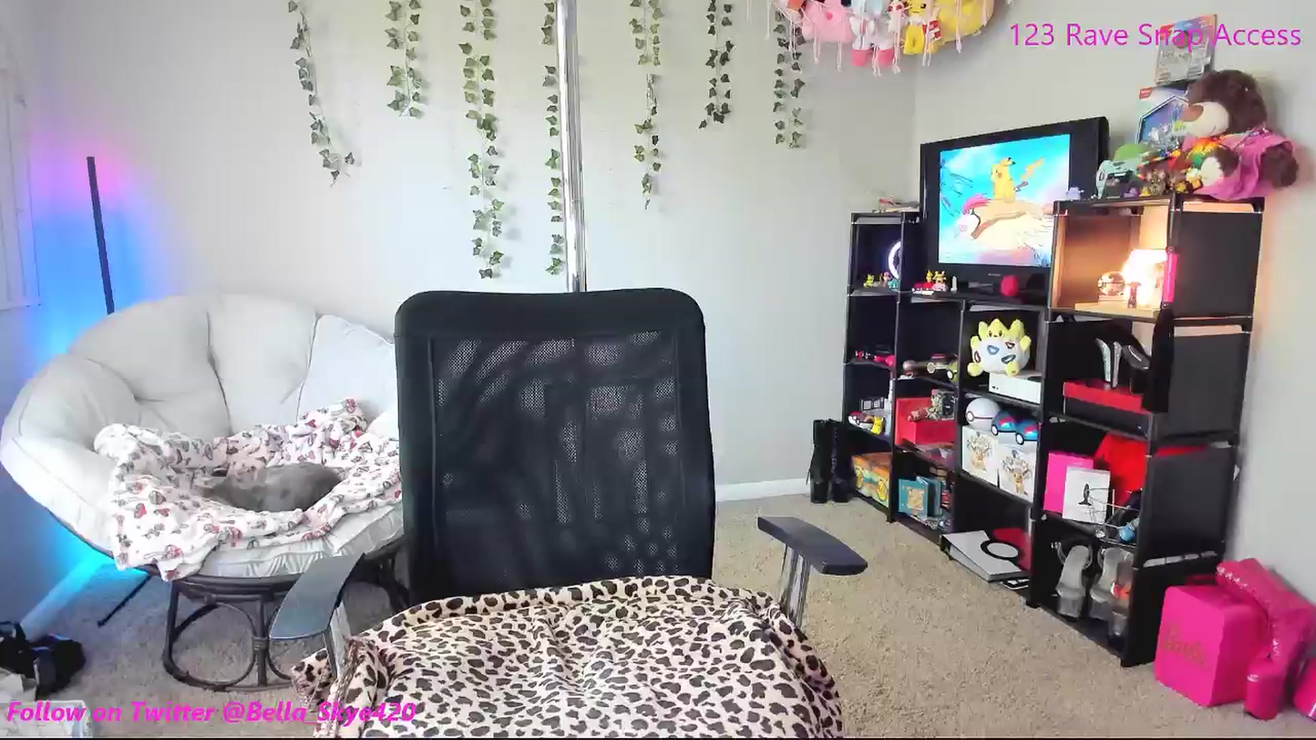 Gallery image thumbnail from BellaSkye's myfreecams stream on, 03/22/2025, 15:57 image 18 of 20