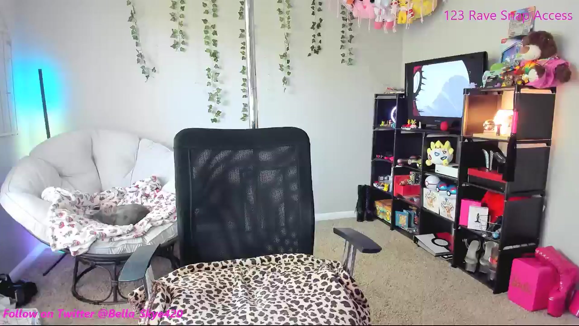 Gallery image thumbnail from BellaSkye's myfreecams stream on, 03/22/2025, 15:57 image 20 of 20
