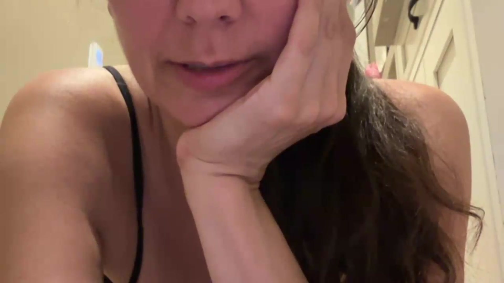 Gallery image thumbnail from Bella_2683's myfreecams stream on, 07/06/2026, 06:30 image 14 of 20