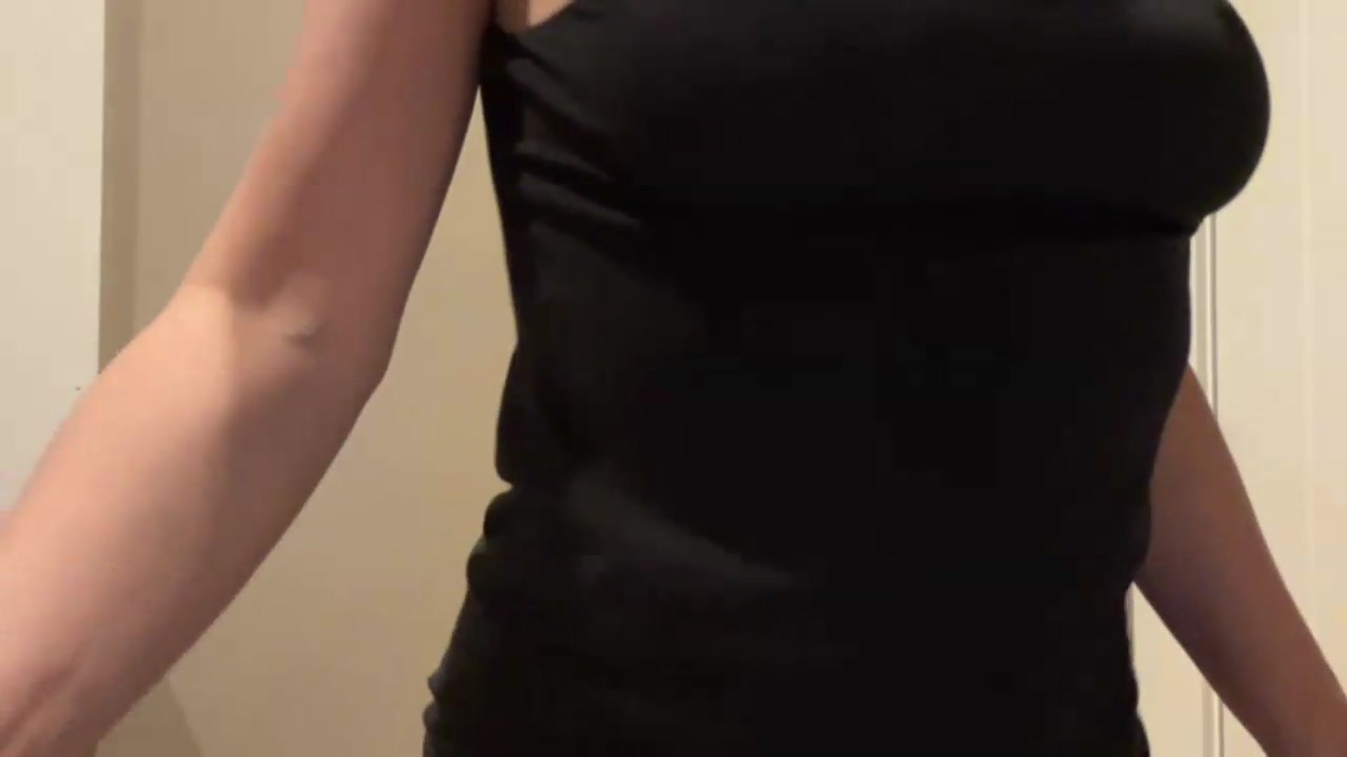 Gallery image thumbnail from Bella_2683's myfreecams stream on, 07/06/2026, 06:30 image 20 of 20
