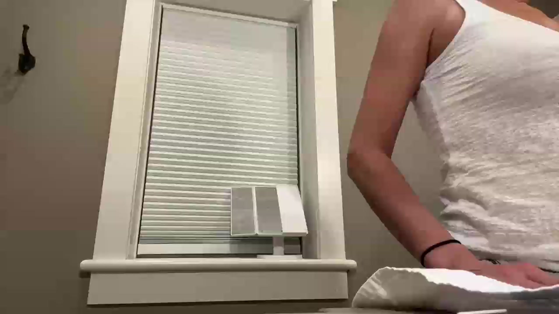 Gallery image thumbnail from Bella_2683's myfreecams stream on, 08/22/2026, 08:42 image 1 of 20