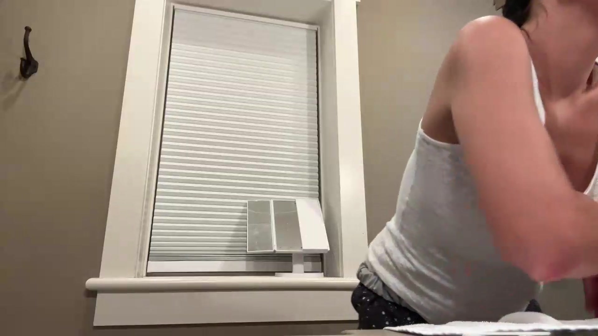 Gallery image thumbnail from Bella_2683's myfreecams stream on, 08/22/2026, 08:42 image 4 of 20