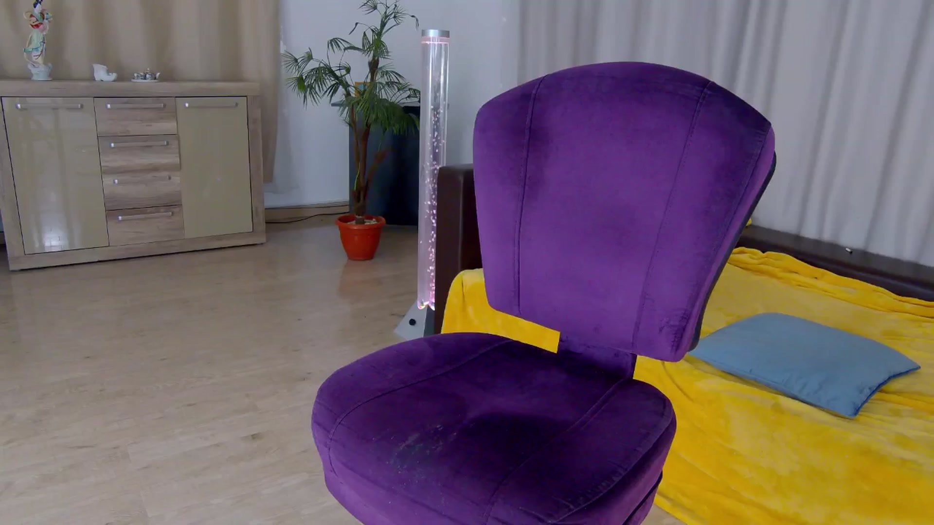 Gallery image thumbnail from Bella_Amour's myfreecams stream on, 03/08/2025, 20:13 image 14 of 20