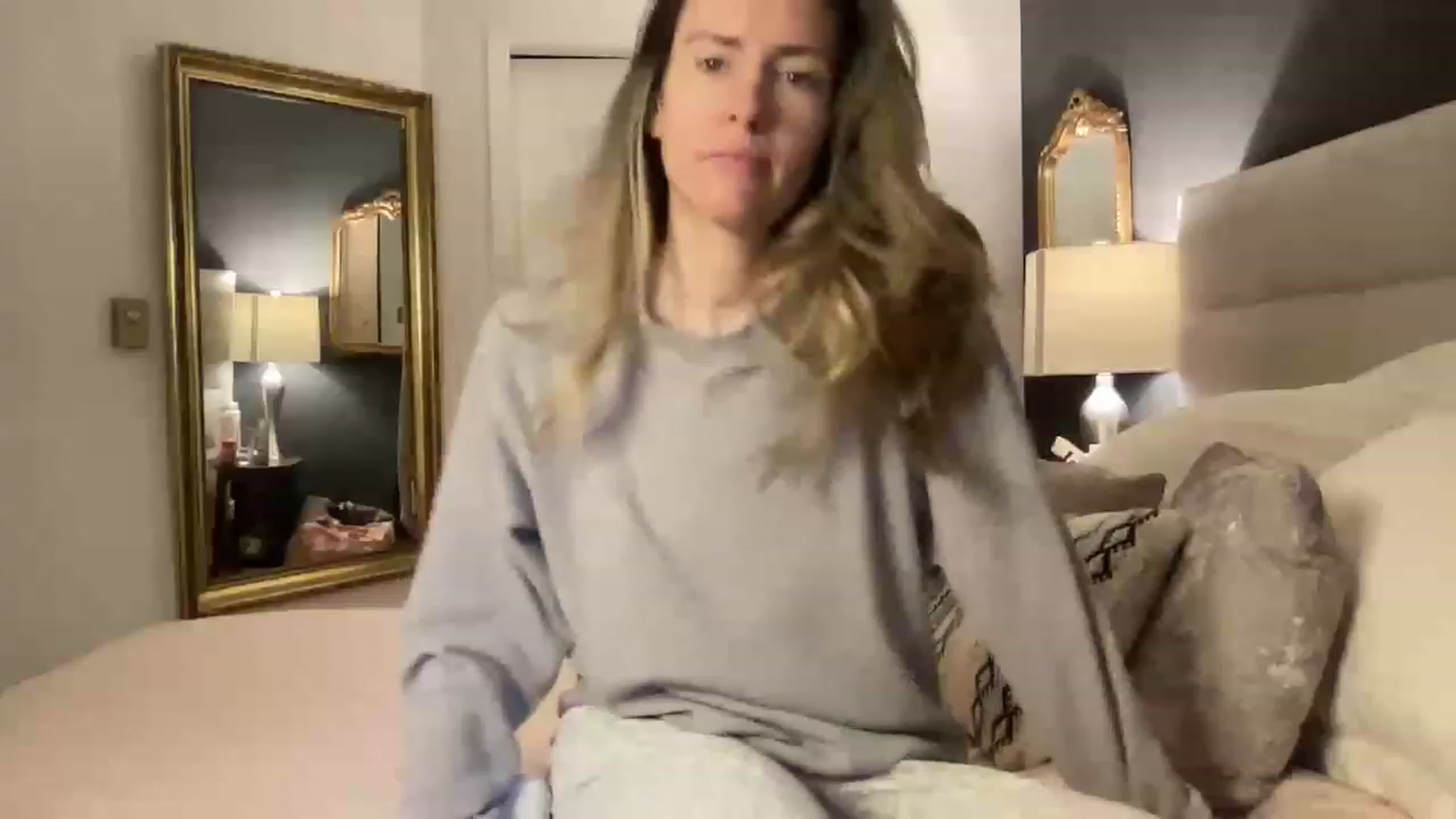 Gallery image thumbnail from Bella_B1's myfreecams stream on, 12/03/2022, 17:30 image 9 of 20