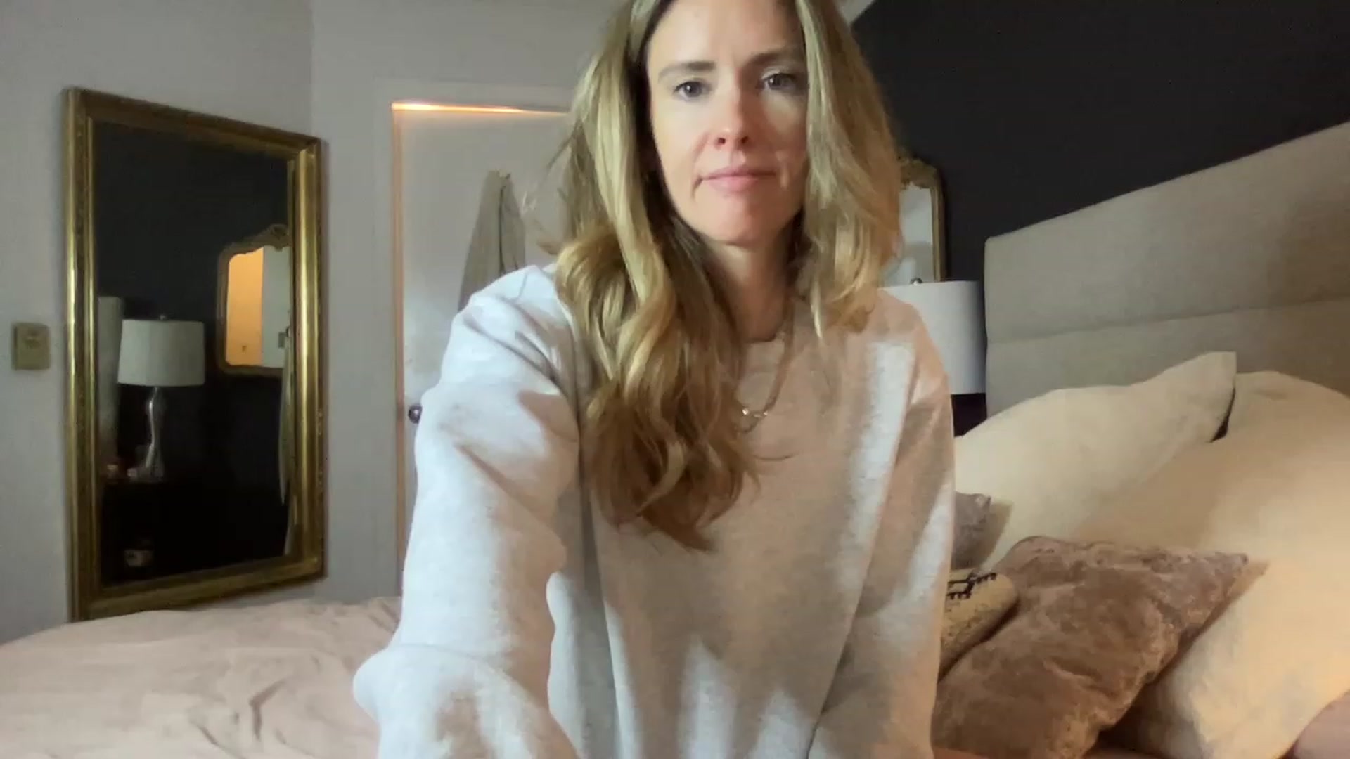 Gallery image thumbnail from Bella_B1's myfreecams stream on, 12/13/2022, 04:40 image 5 of 20