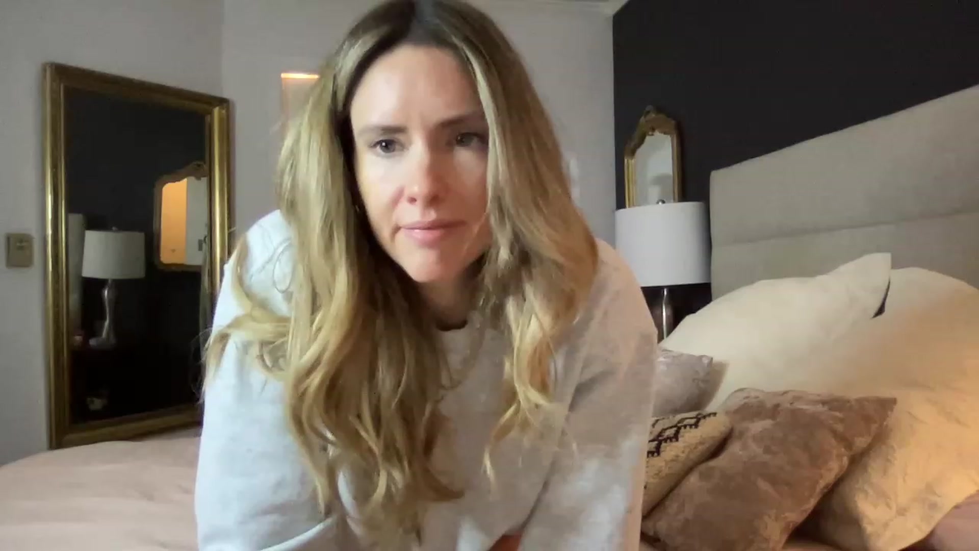 Gallery image thumbnail from Bella_B1's myfreecams stream on, 12/13/2022, 04:40 image 10 of 20