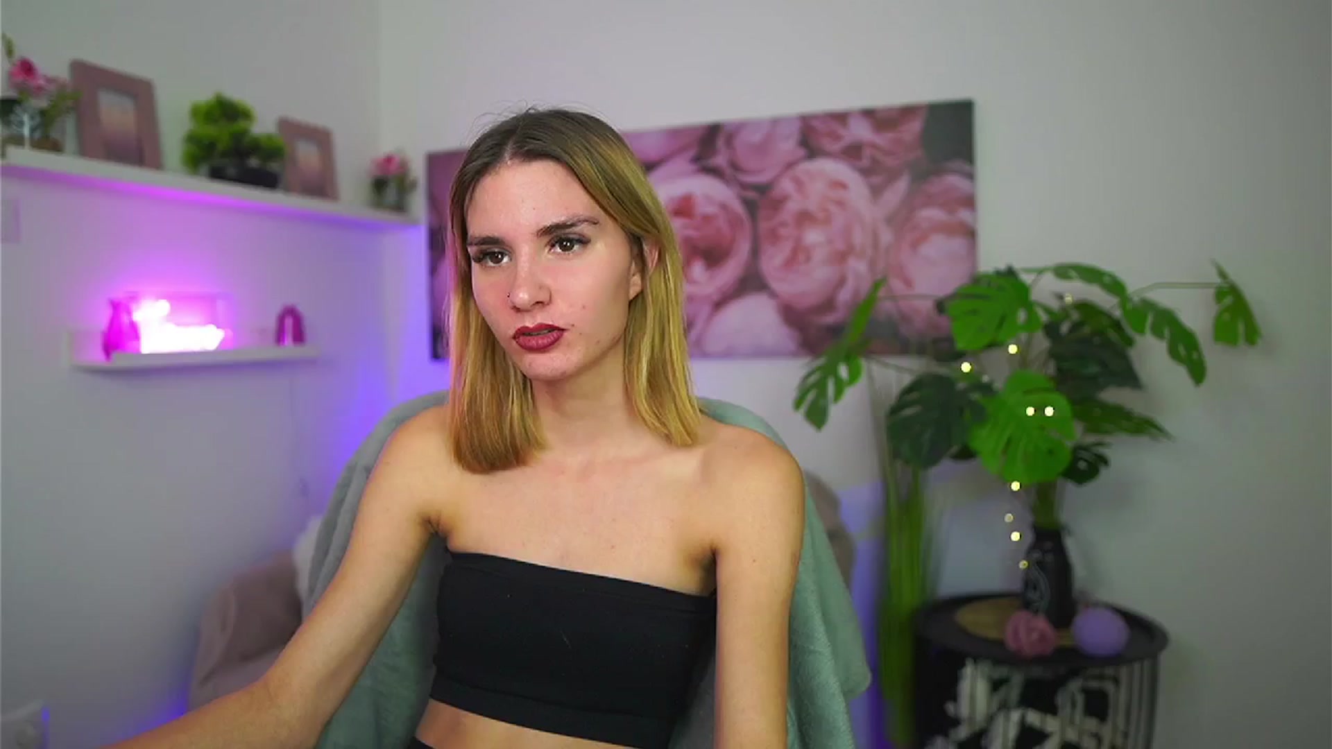 Gallery image thumbnail from Bella_Babe's myfreecams stream on, 12/13/2025, 19:15 image 7 of 20