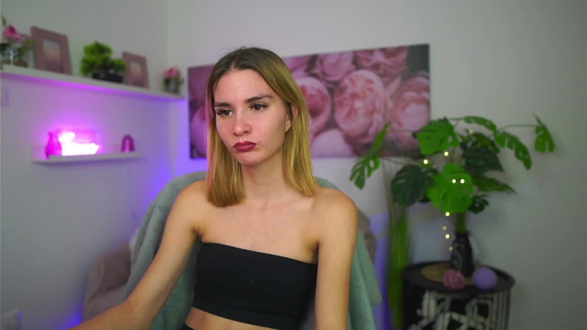 Gallery image thumbnail from Bella_Babe's myfreecams stream on, 12/13/2025, 19:15 image 3 of 20