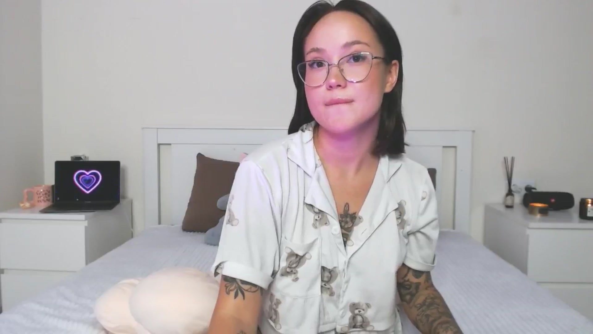 Gallery image thumbnail from Bella_Jensen's myfreecams stream on, 10/14/2024, 09:21 image 11 of 20