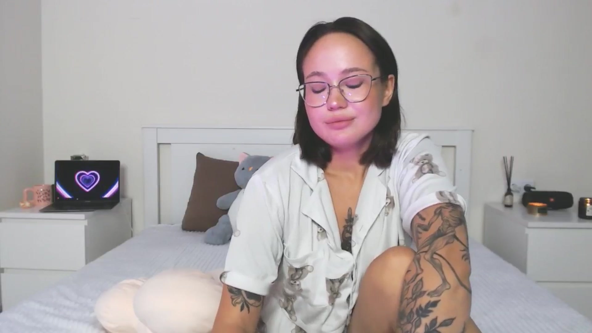 Gallery image thumbnail from Bella_Jensen's myfreecams stream on, 10/14/2024, 09:21 image 12 of 20