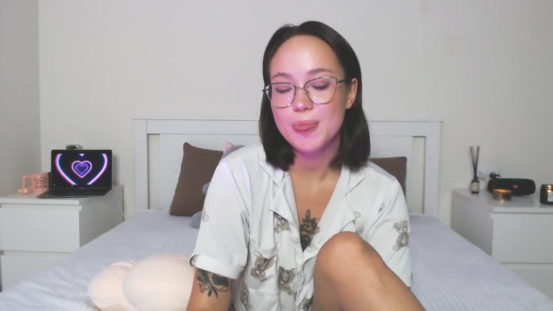 Gallery image thumbnail from Bella_Jensen's myfreecams stream on, 10/14/2024, 09:21 image 13 of 20