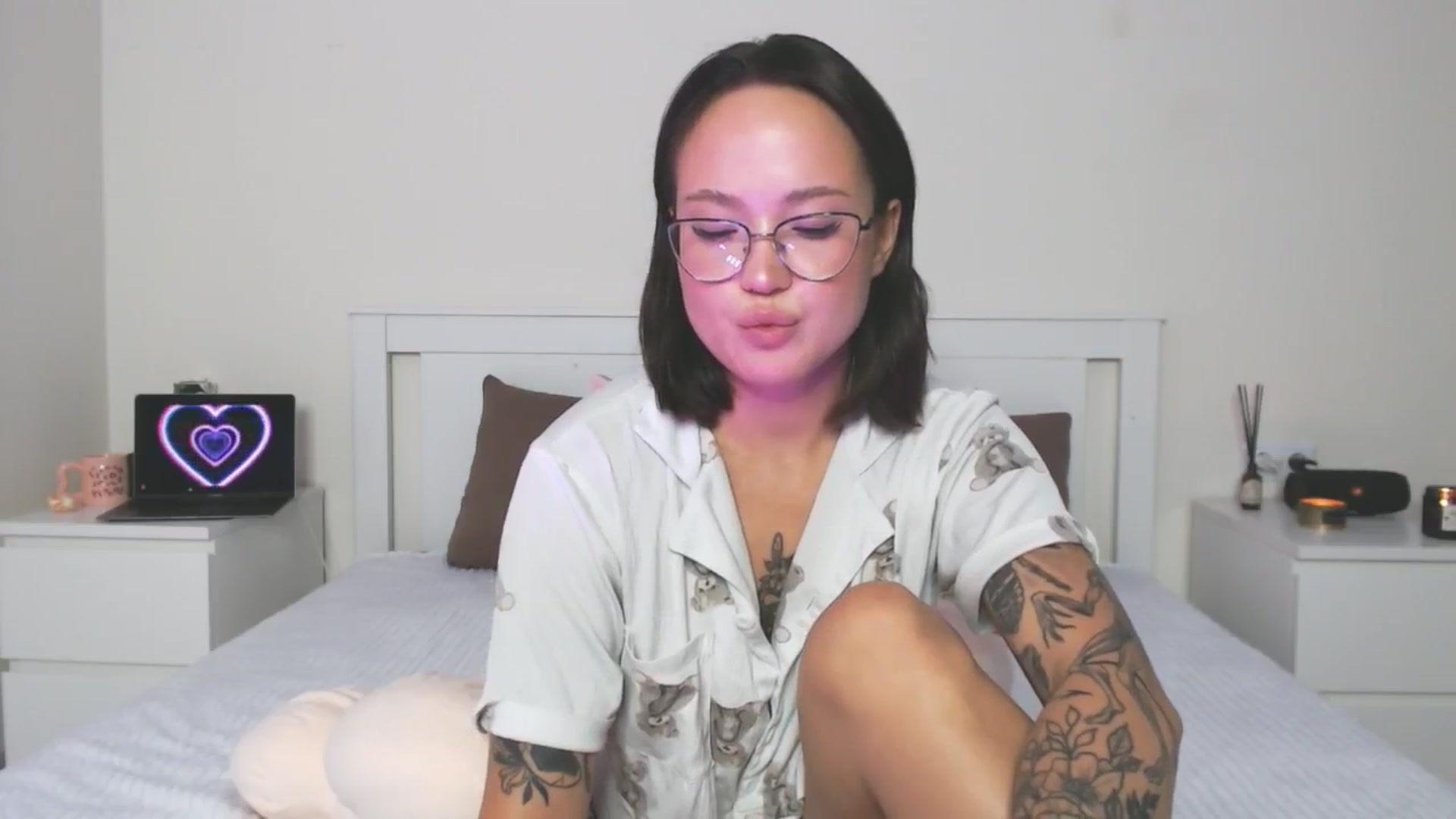 Gallery image thumbnail from Bella_Jensen's myfreecams stream on, 10/14/2024, 09:21 image 14 of 20
