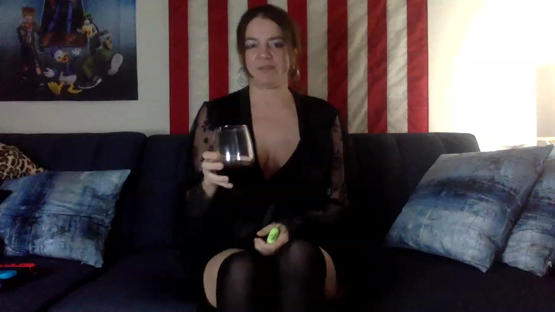 Gallery image thumbnail from Bella_Kenzie's myfreecams stream on, 01/08/2023, 09:19 image 17 of 20