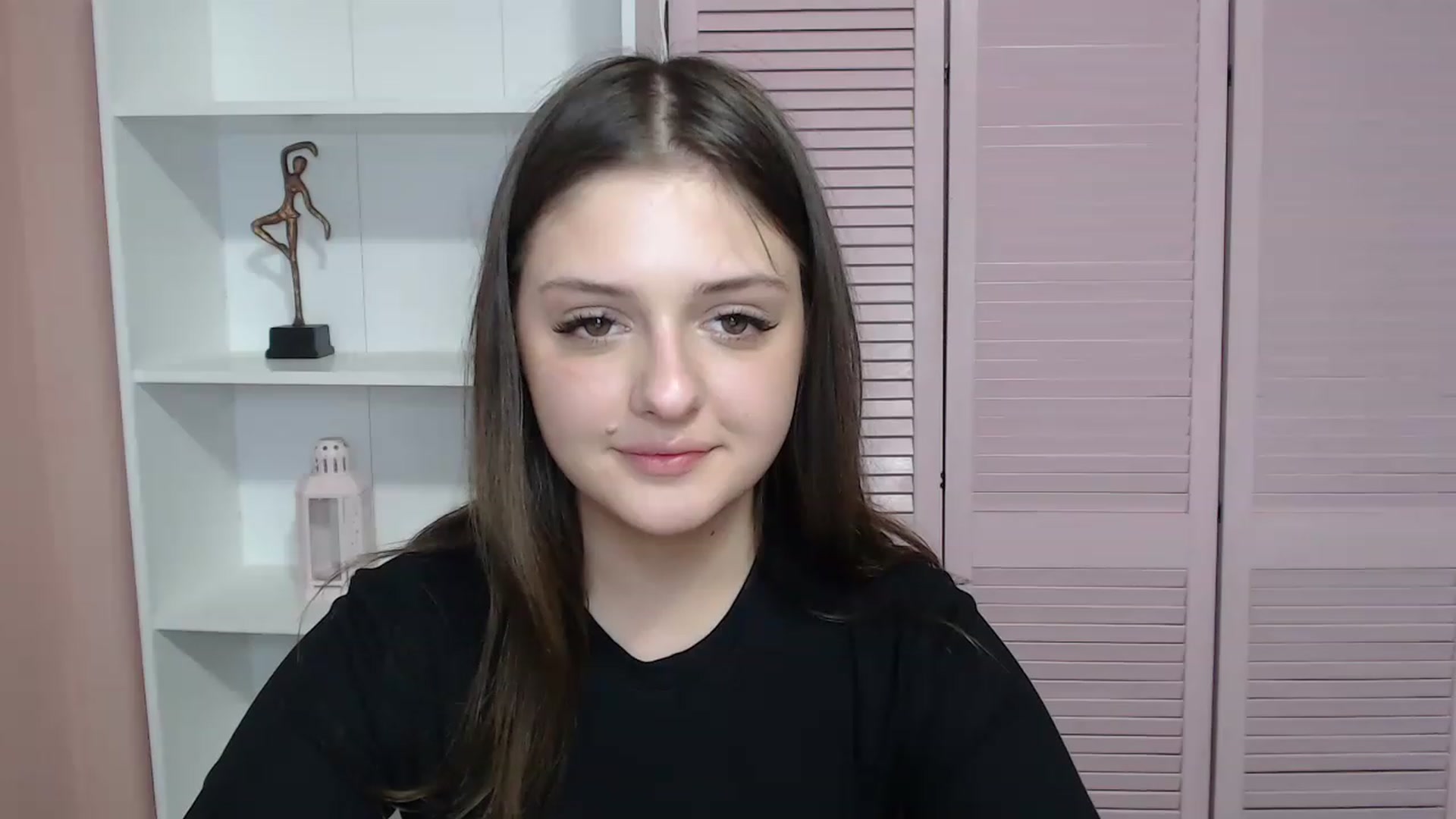 Gallery image thumbnail from Bella_Loran's myfreecams stream on, 04/17/2023, 09:13 image 19 of 20