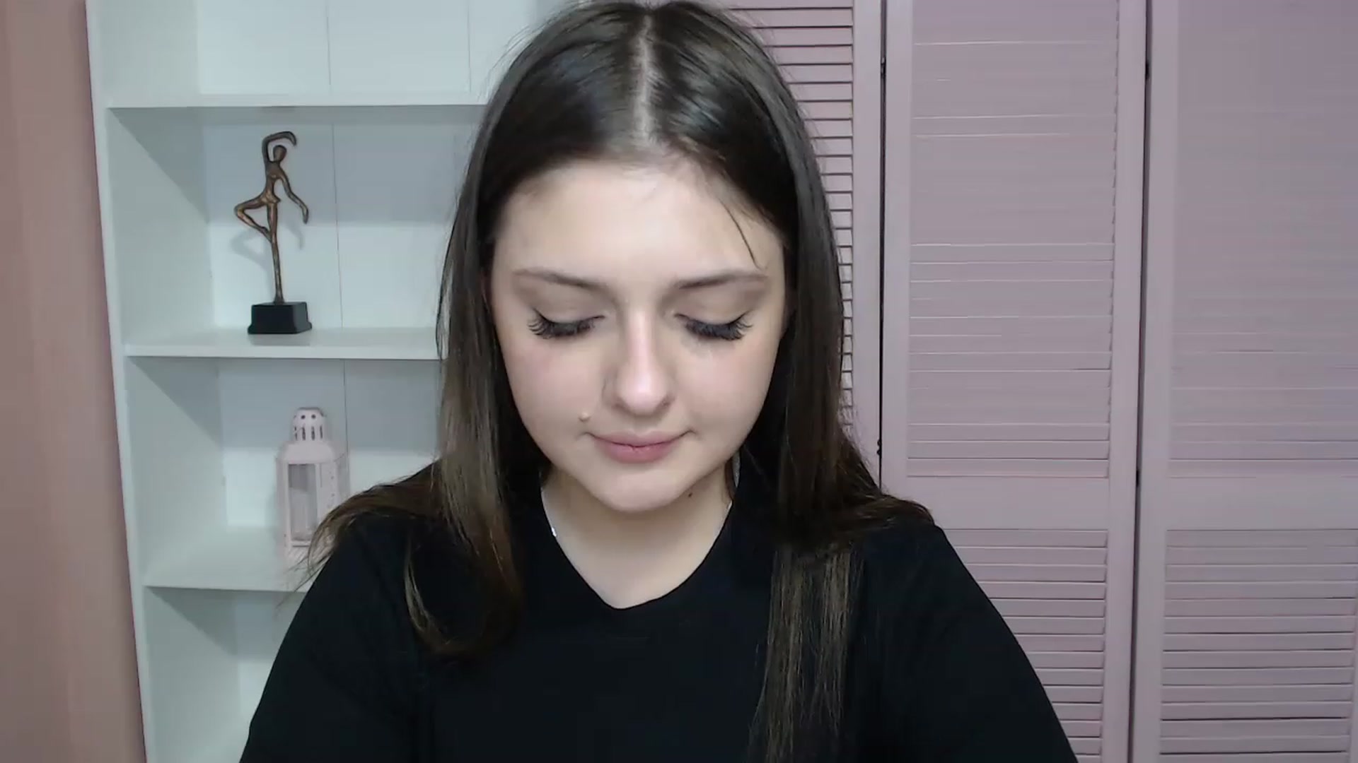 Gallery image thumbnail from Bella_Loran's myfreecams stream on, 04/17/2023, 09:13 image 4 of 20