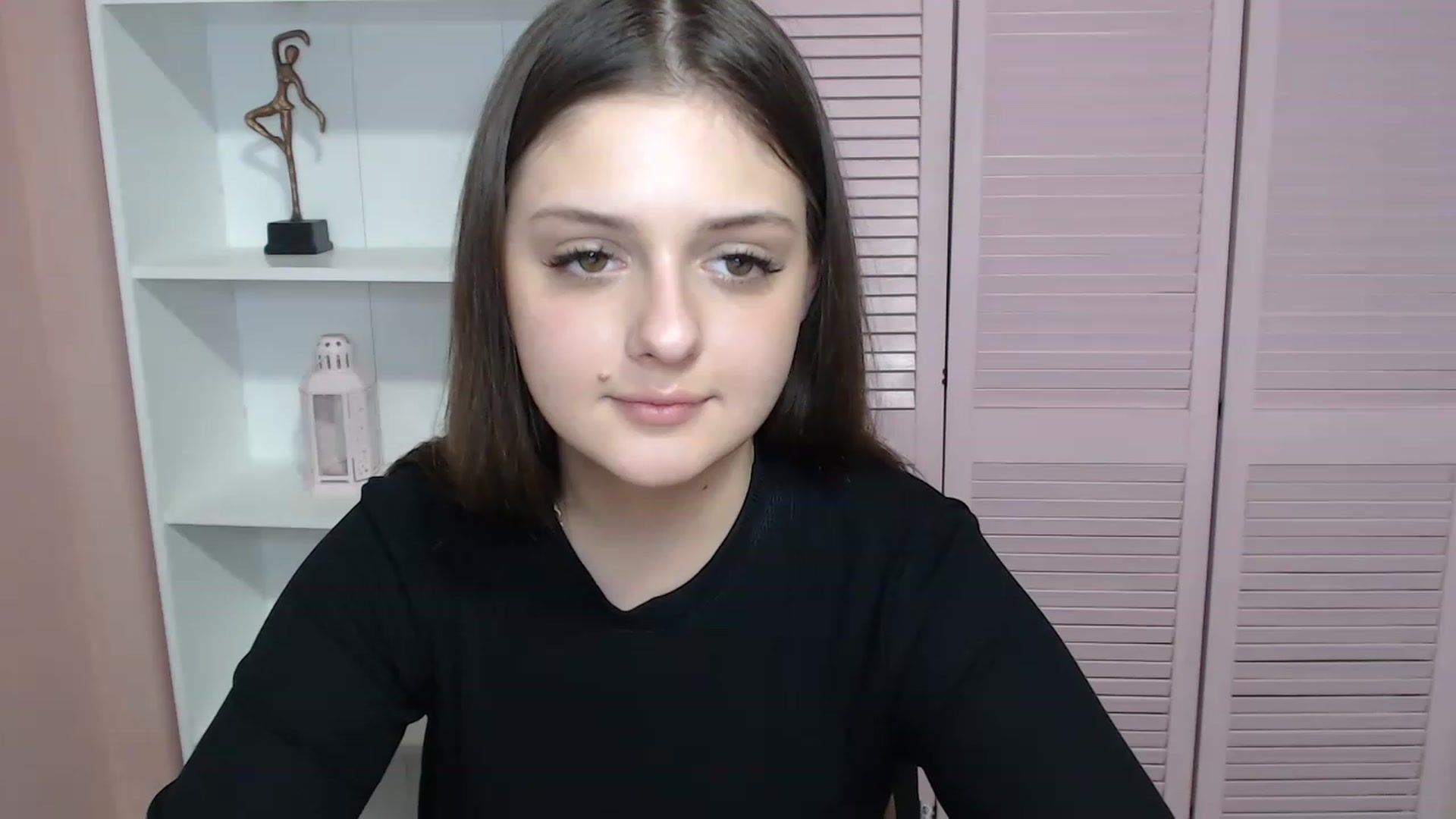 Gallery image thumbnail from Bella_Loran's myfreecams stream on, 04/17/2023, 12:45 image 12 of 20