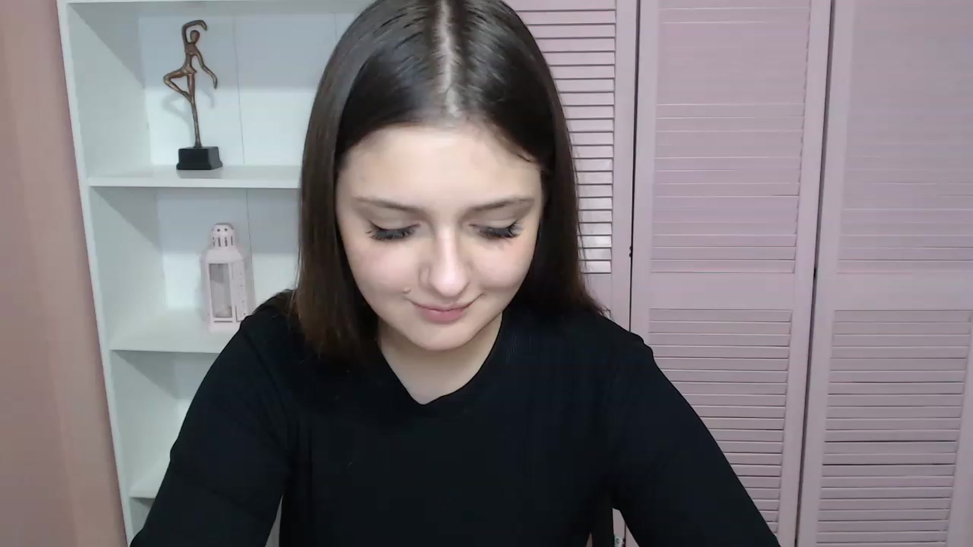 Gallery image thumbnail from Bella_Loran's myfreecams stream on, 04/17/2023, 12:45 image 15 of 20
