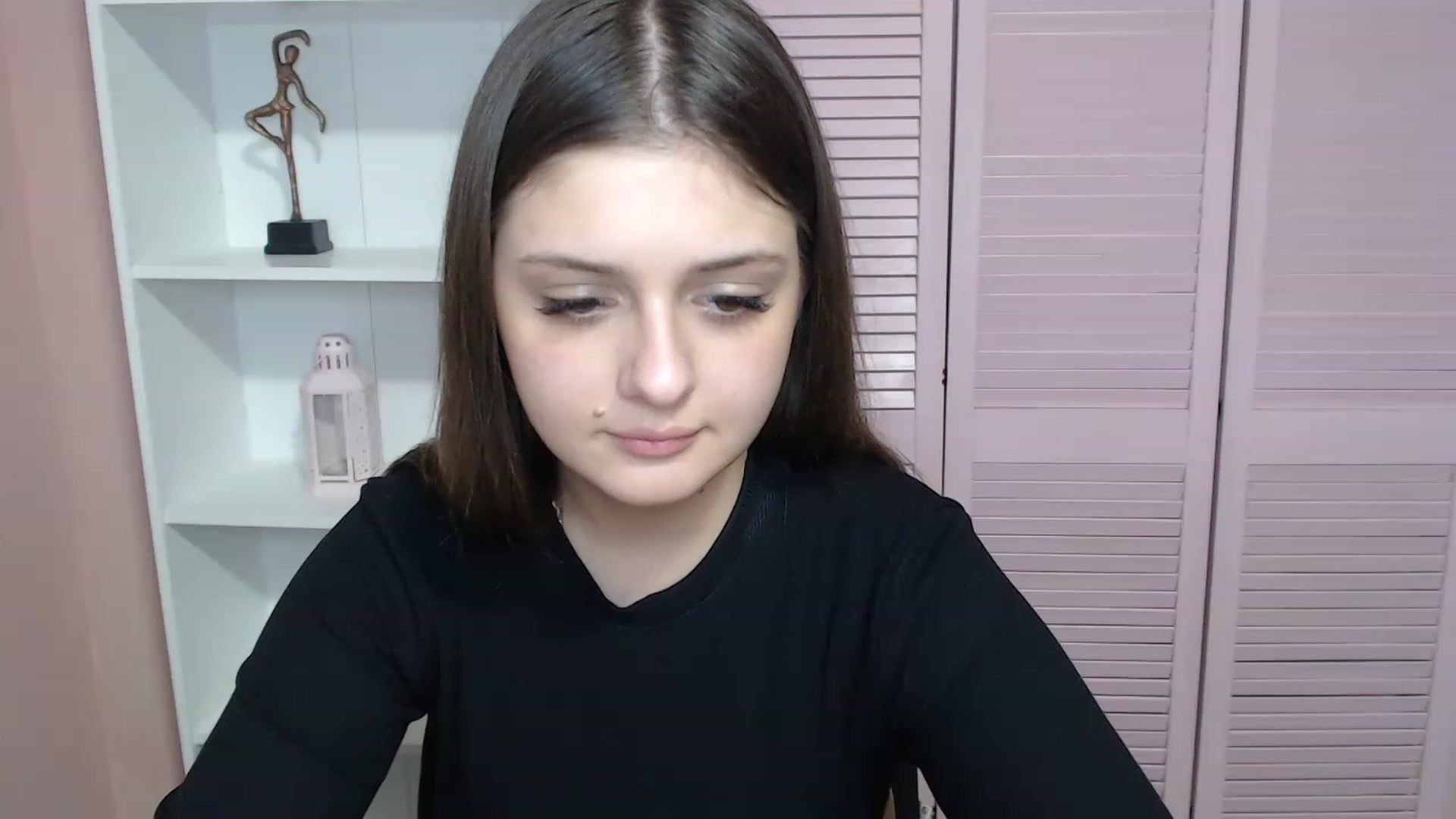 Gallery image thumbnail from Bella_Loran's myfreecams stream on, 04/17/2023, 12:45 image 13 of 20