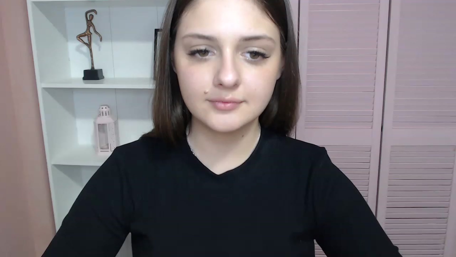 Gallery image thumbnail from Bella_Loran's myfreecams stream on, 04/17/2023, 12:45 image 2 of 20