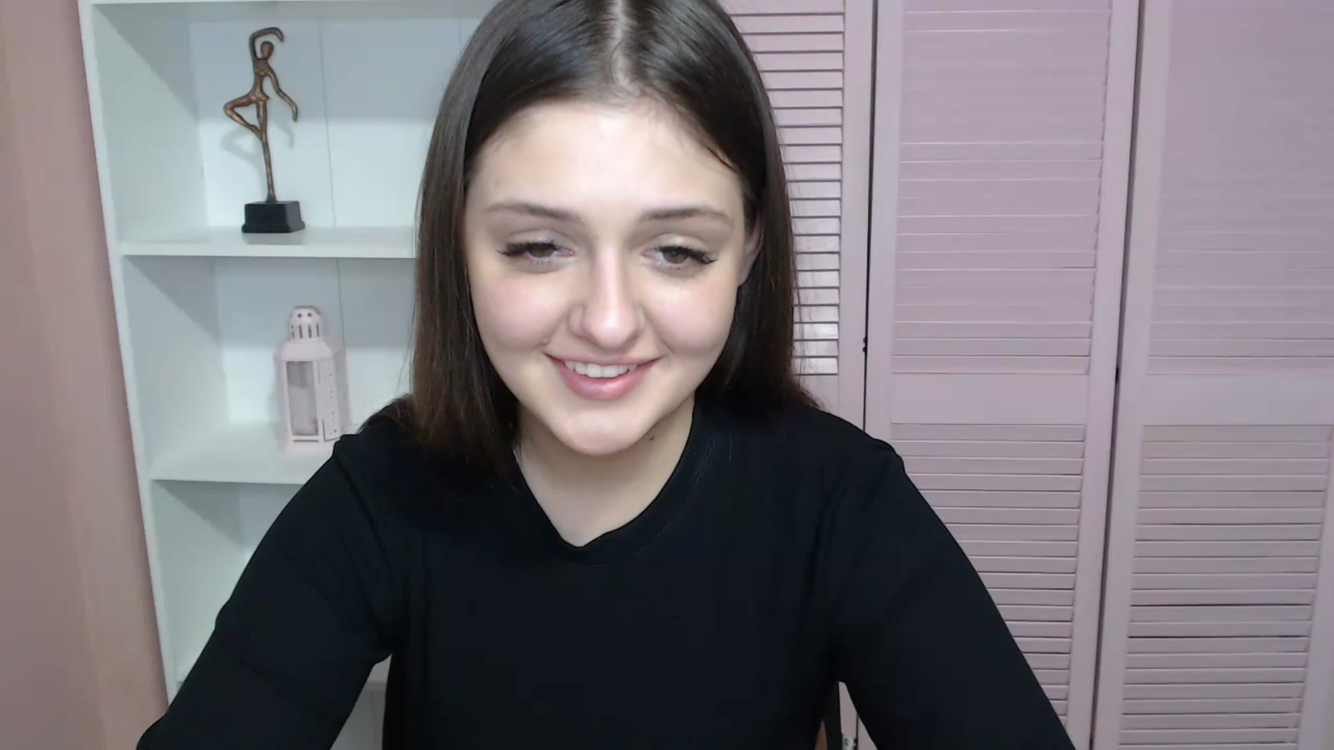 Gallery image thumbnail from Bella_Loran's myfreecams stream on, 04/17/2023, 12:45 image 10 of 20