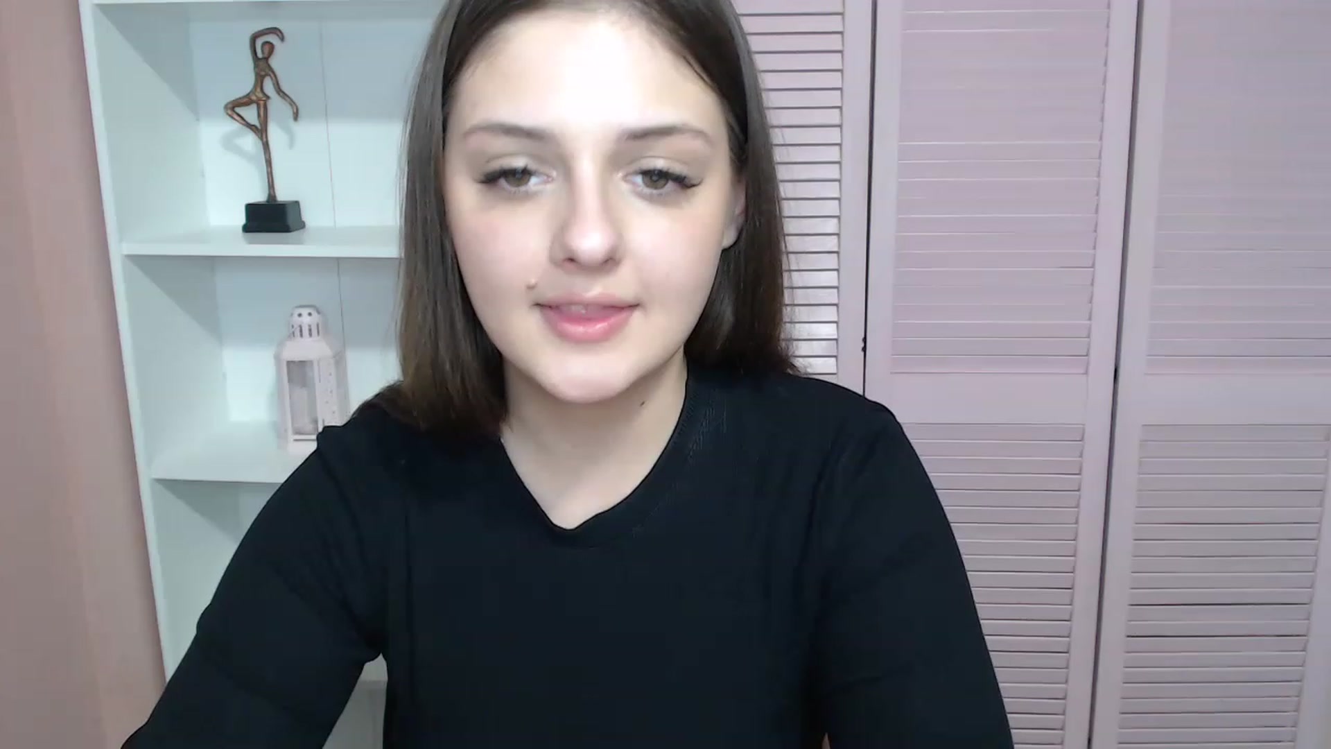Gallery image thumbnail from Bella_Loran's myfreecams stream on, 04/17/2023, 12:45 image 8 of 20