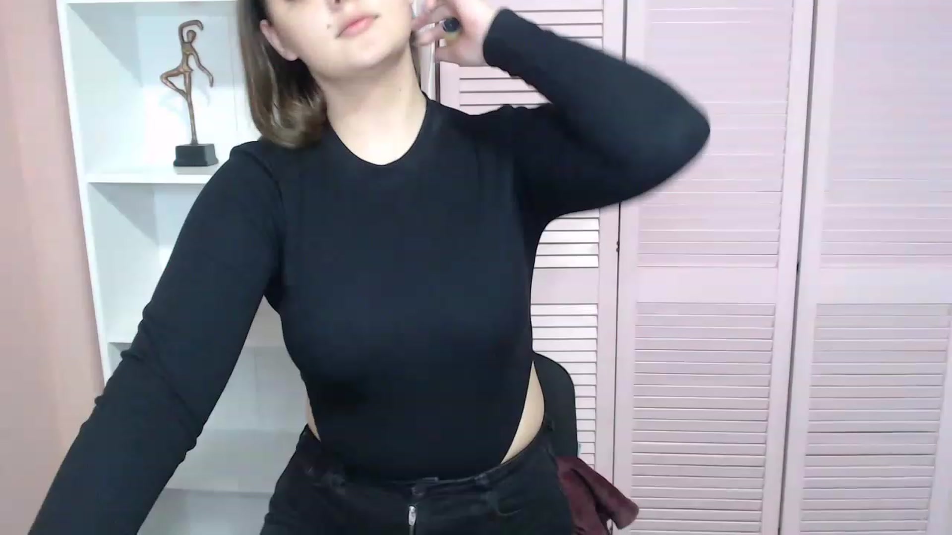 Gallery image thumbnail from Bella_Loran's myfreecams stream on, 04/17/2023, 12:45 image 5 of 20
