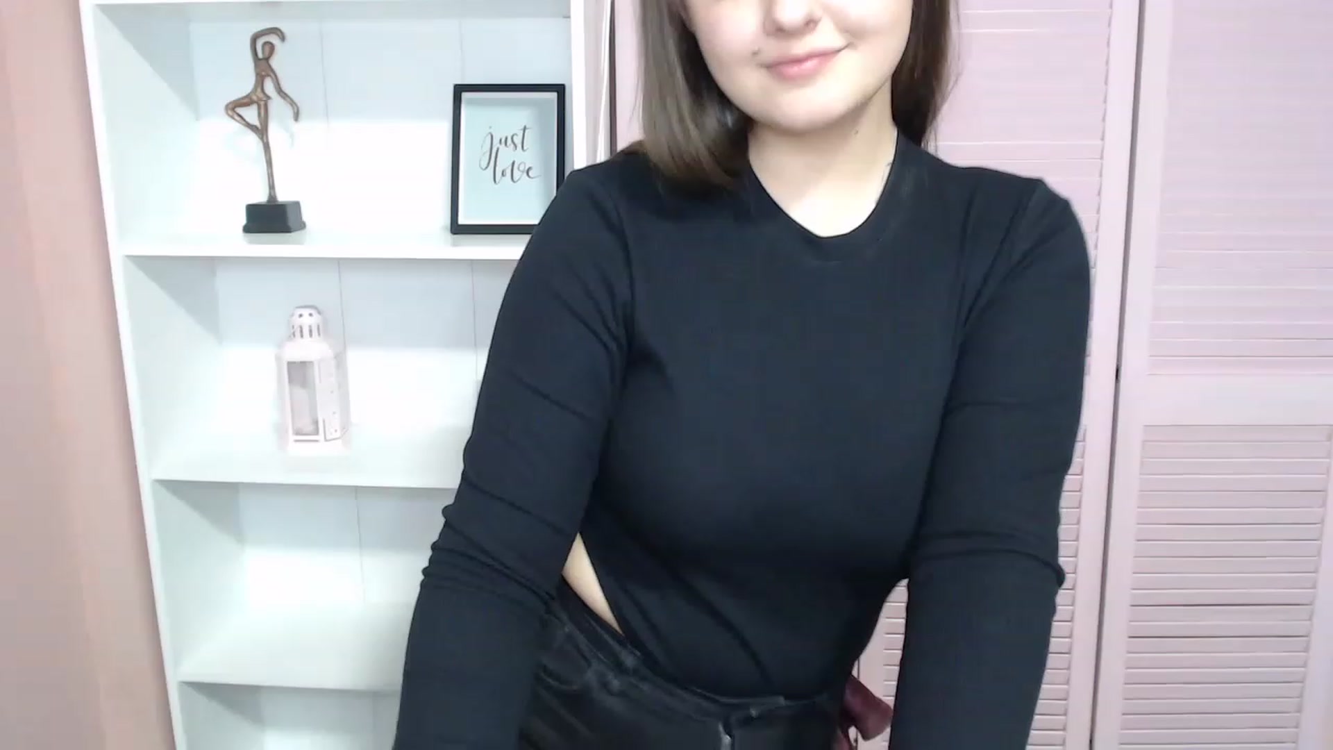 Gallery image thumbnail from Bella_Loran's myfreecams stream on, 04/17/2023, 12:45 image 7 of 20