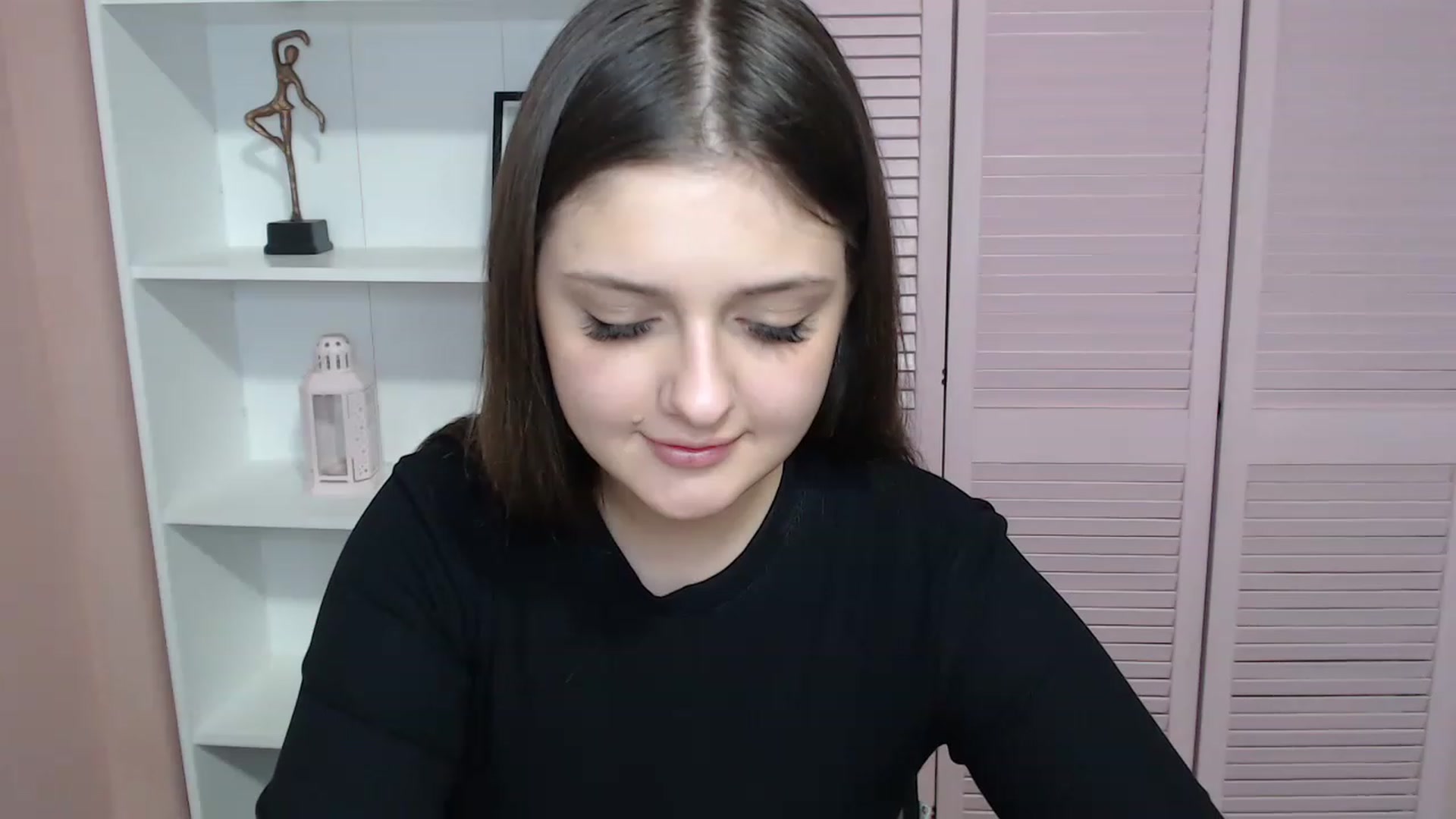 Gallery image thumbnail from Bella_Loran's myfreecams stream on, 04/17/2023, 12:45 image 11 of 20
