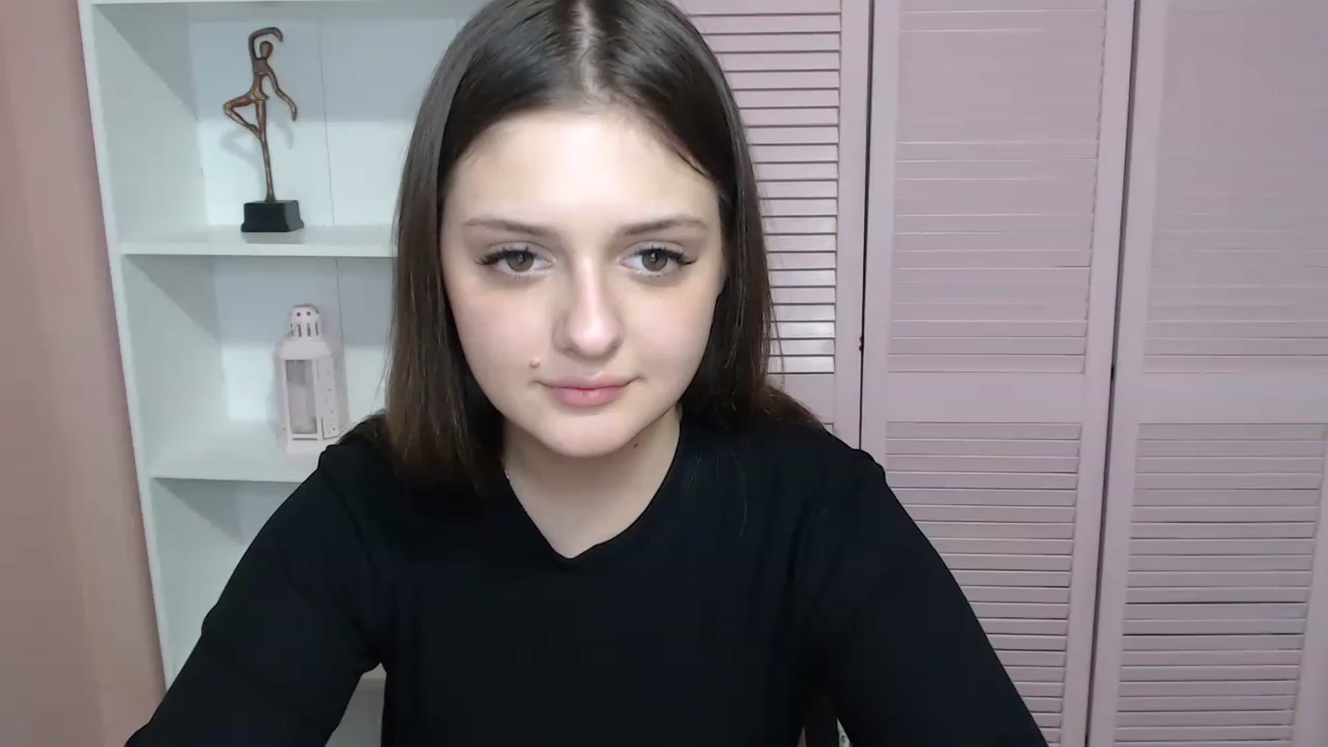 Gallery image thumbnail from Bella_Loran's myfreecams stream on, 04/17/2023, 12:45 image 16 of 20