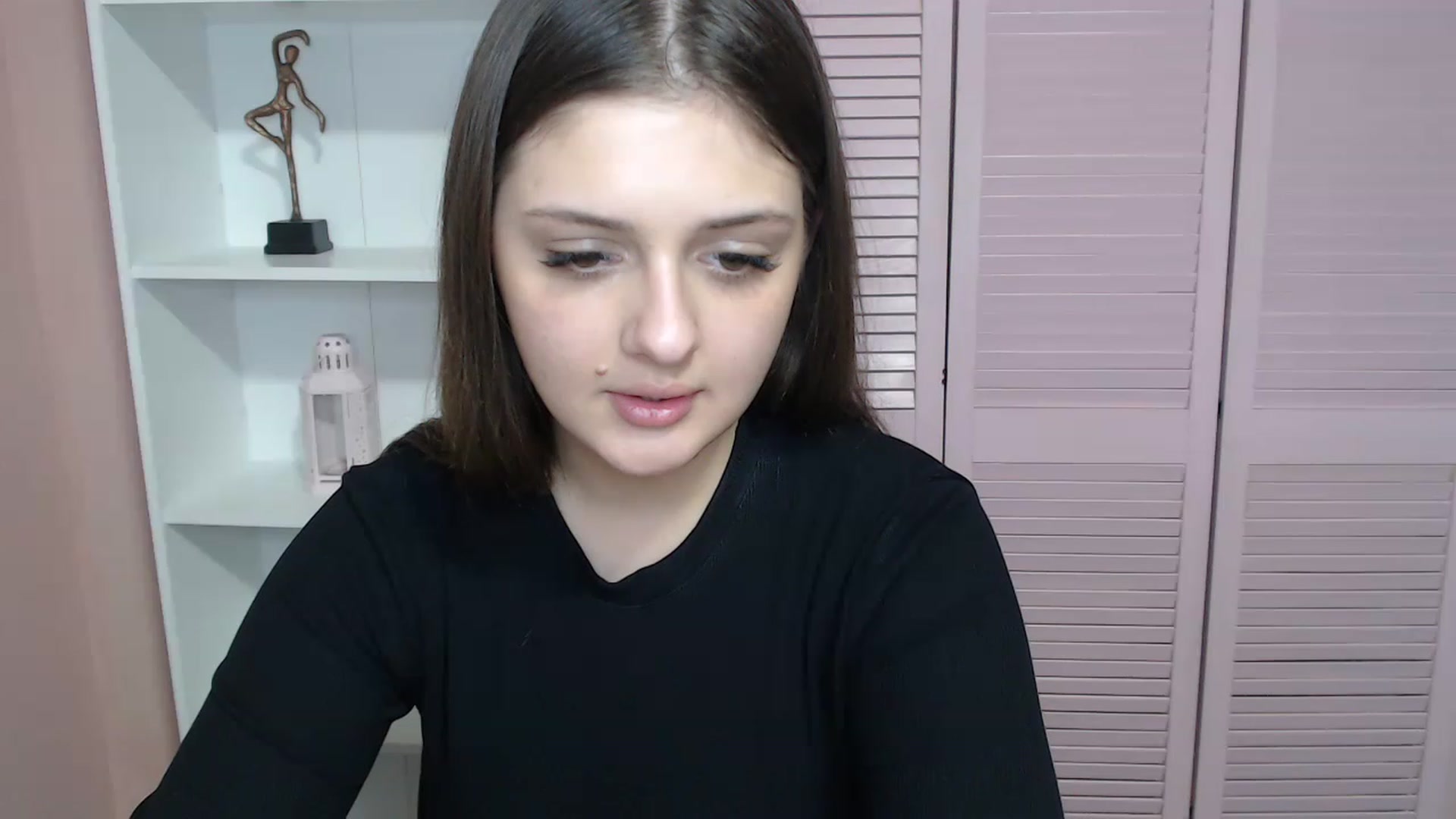 Gallery image thumbnail from Bella_Loran's myfreecams stream on, 04/17/2023, 12:45 image 9 of 20