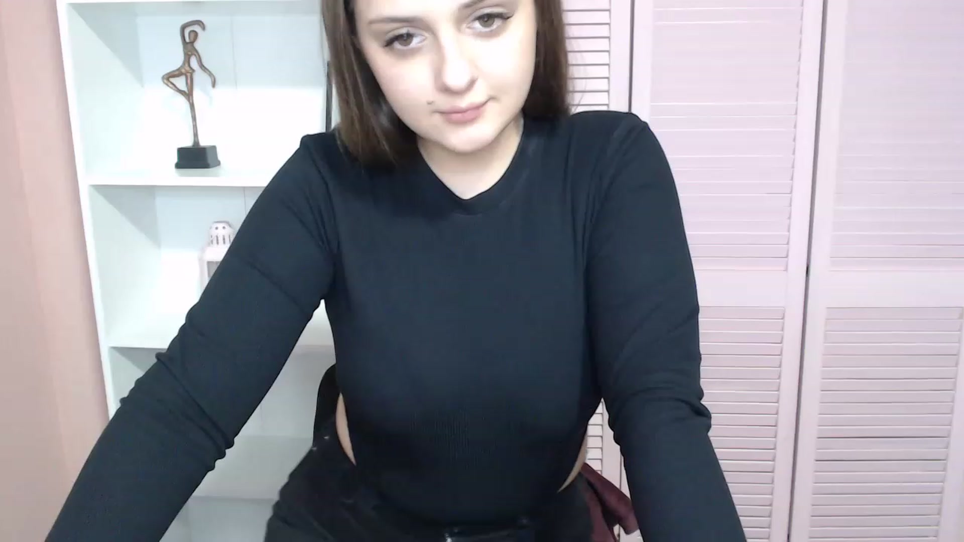 Gallery image thumbnail from Bella_Loran's myfreecams stream on, 04/17/2023, 12:45 image 4 of 20