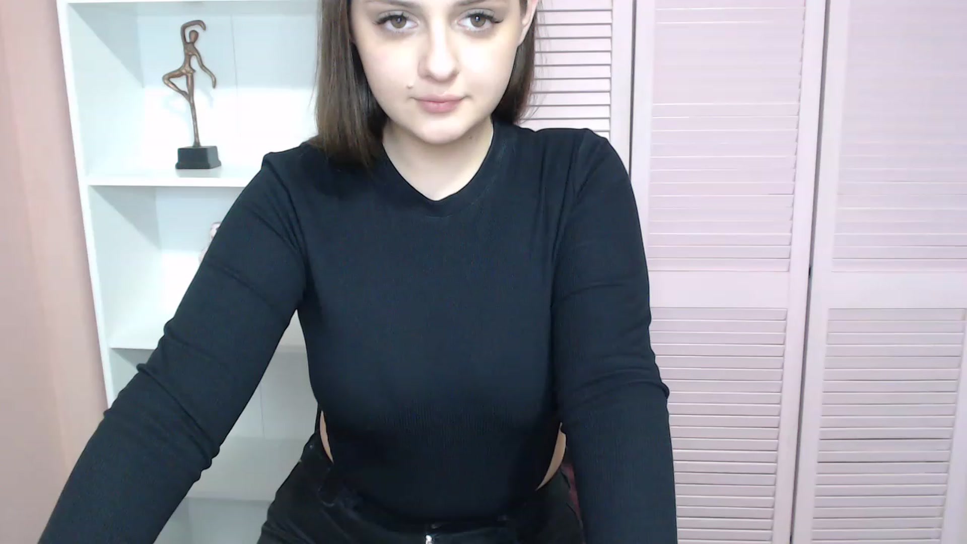 Gallery image thumbnail from Bella_Loran's myfreecams stream on, 04/17/2023, 12:45 image 6 of 20