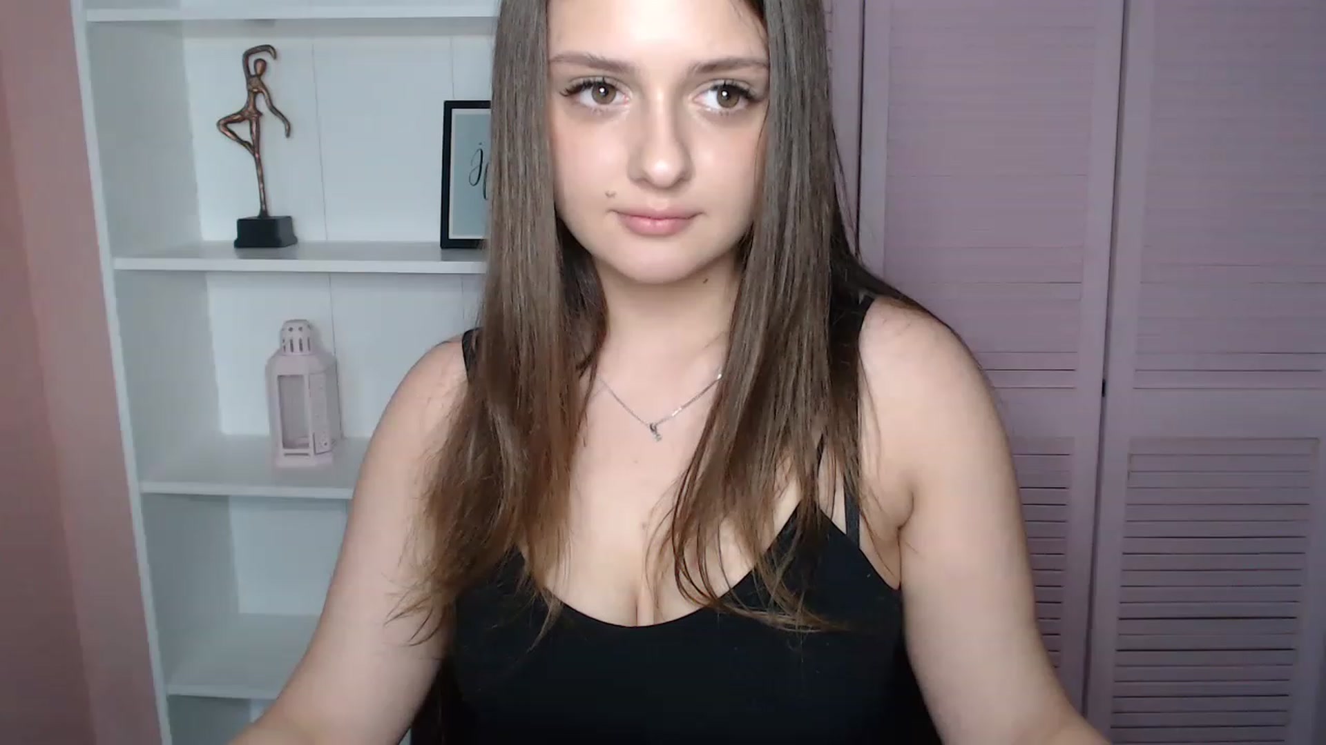 Gallery image thumbnail from Bella_Loran's myfreecams stream on, 04/18/2023, 07:25 image 12 of 20