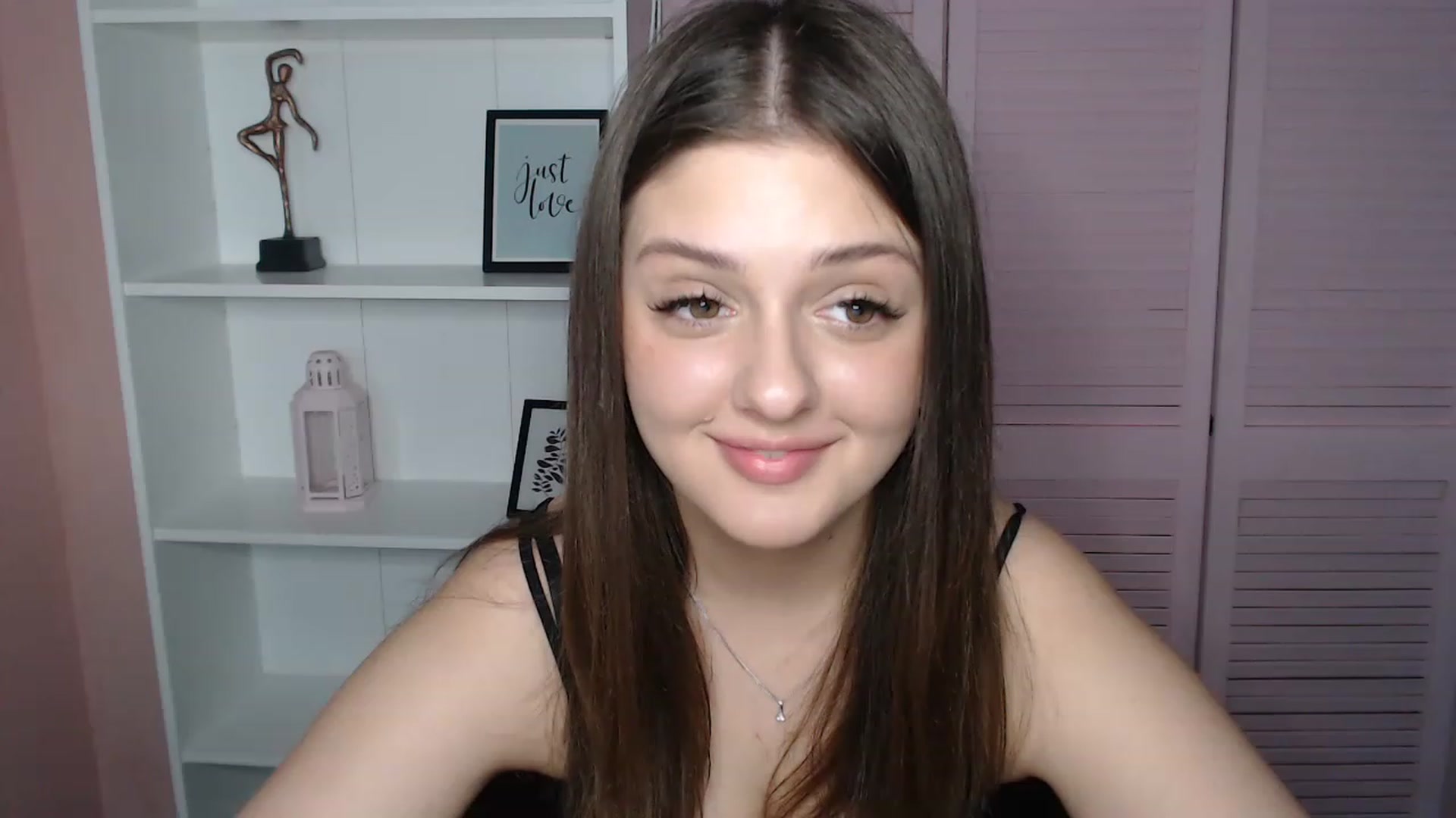 Gallery image thumbnail from Bella_Loran's myfreecams stream on, 04/18/2023, 07:25 image 9 of 20