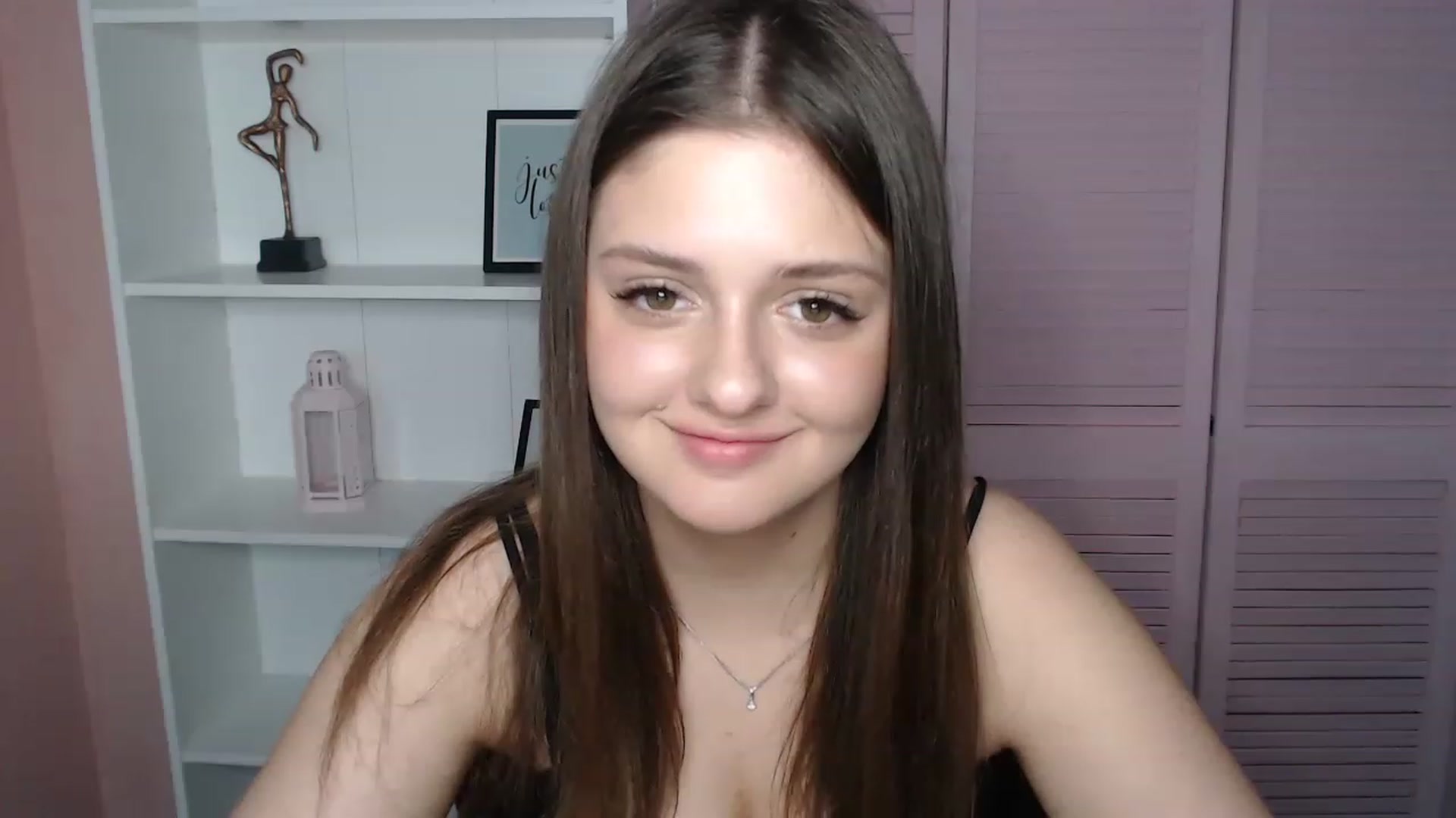Gallery image thumbnail from Bella_Loran's myfreecams stream on, 04/18/2023, 07:25 image 3 of 20