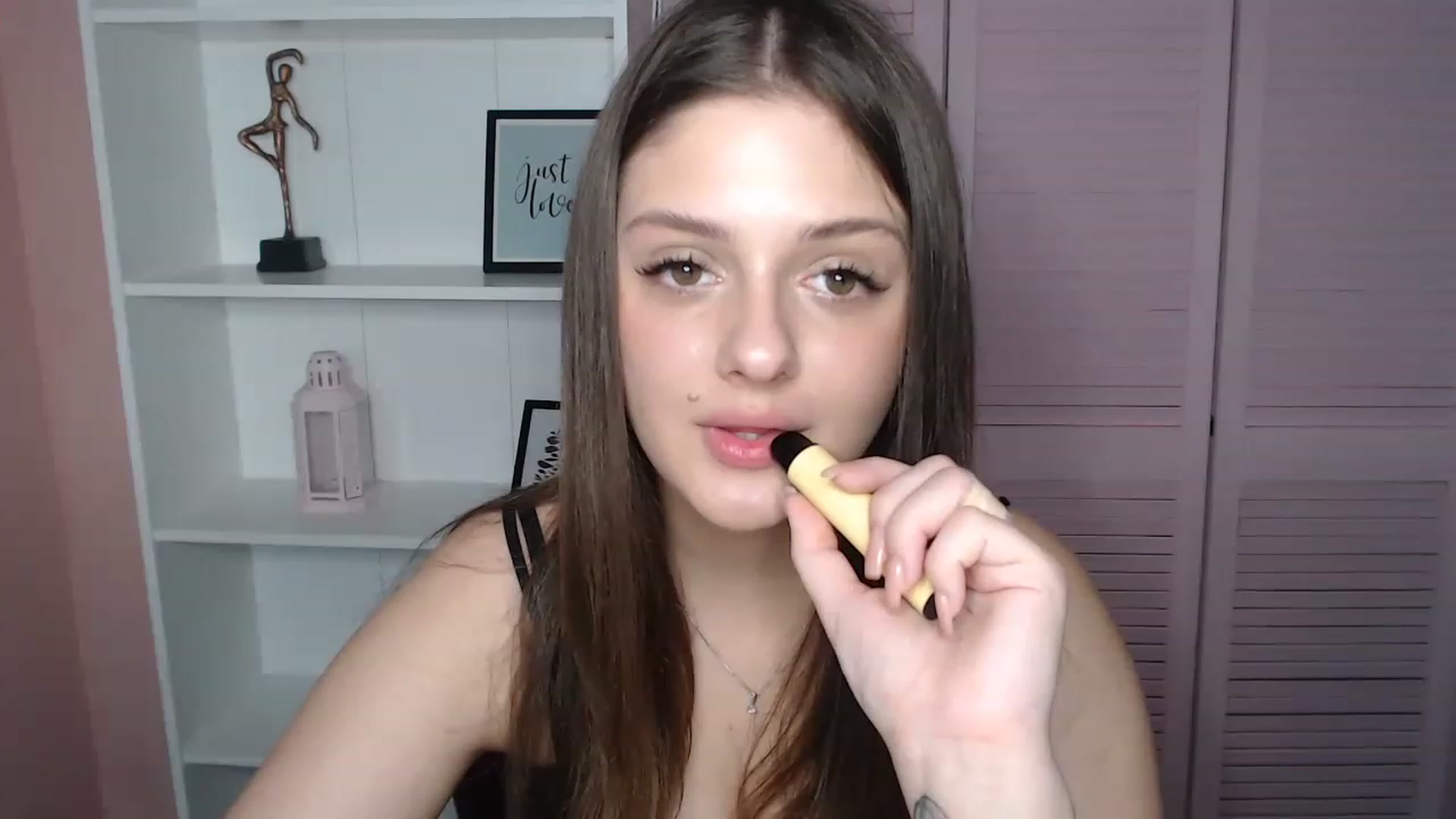 Gallery image thumbnail from Bella_Loran's myfreecams stream on, 04/18/2023, 07:25 image 7 of 20