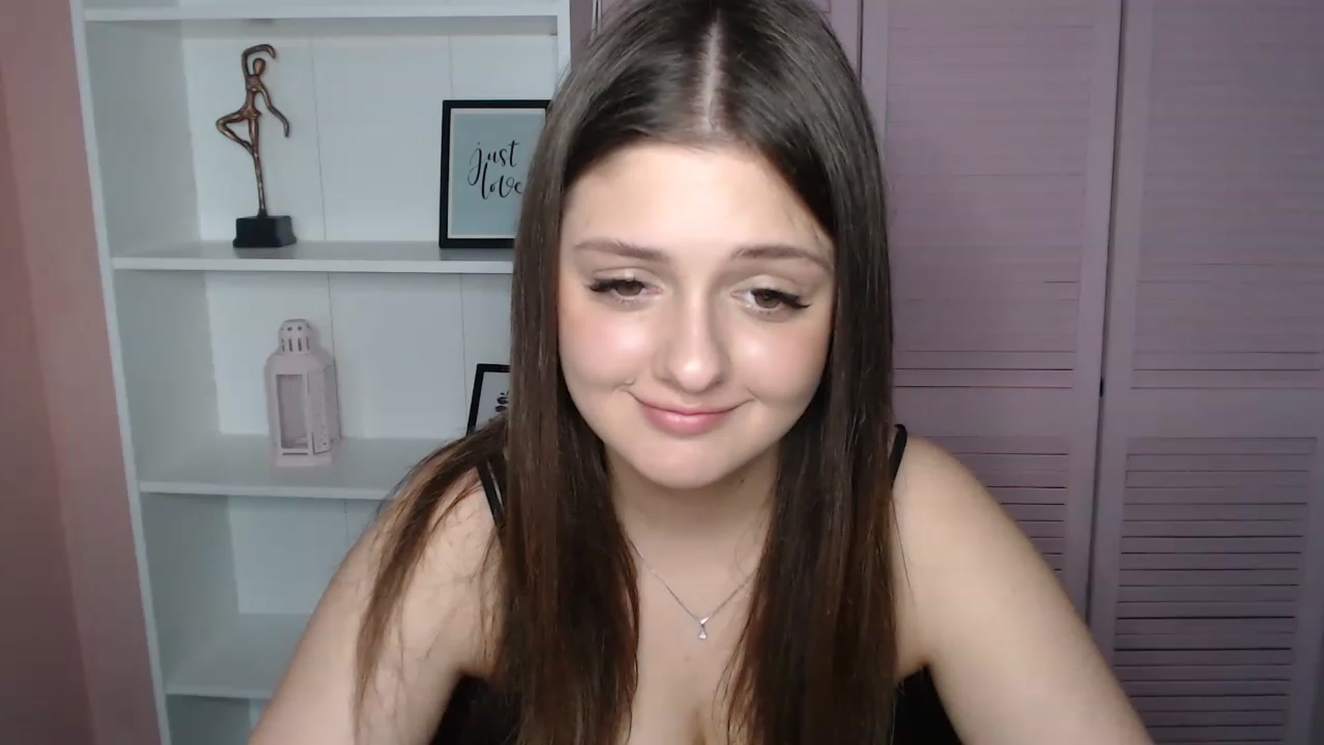 Gallery image thumbnail from Bella_Loran's myfreecams stream on, 04/18/2023, 07:25 image 4 of 20
